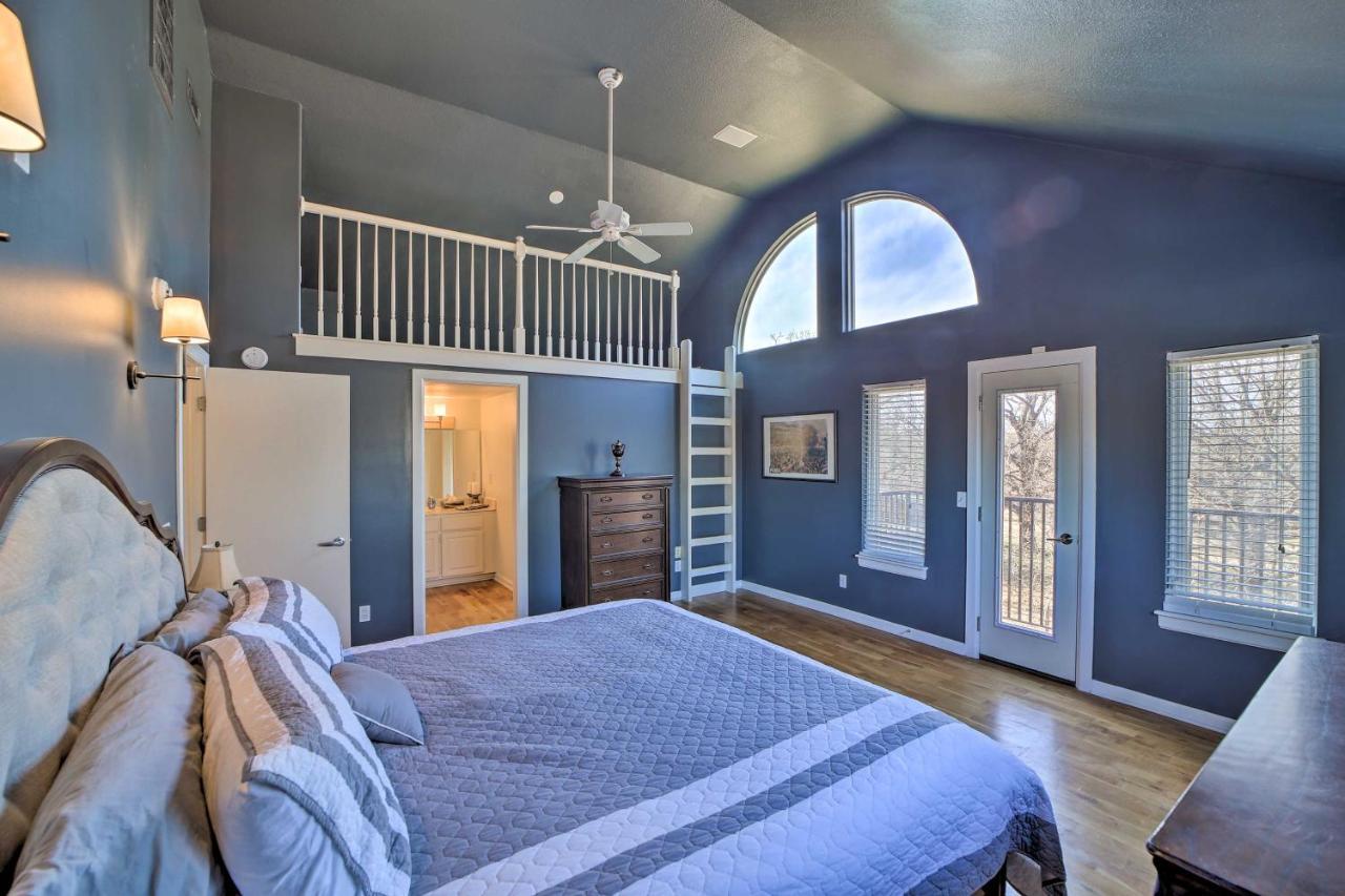 Grand Getaway With Private Pond, Dock And Deck