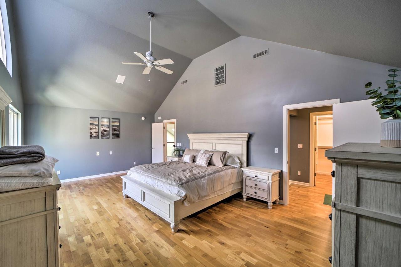 Grand Getaway With Private Pond, Dock And Deck Tulsa