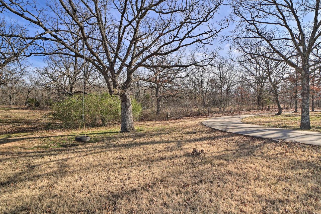 Grand Getaway With Private Pond, Dock And Deck Holiday home Tulsa