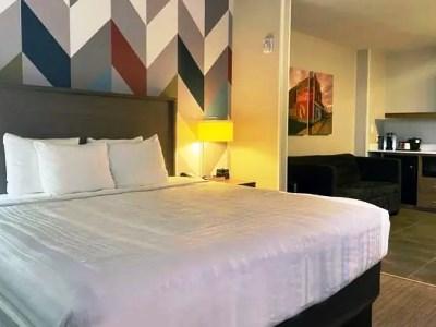 La Quinta & By Wyndham Downtown - Route 66 Hotel