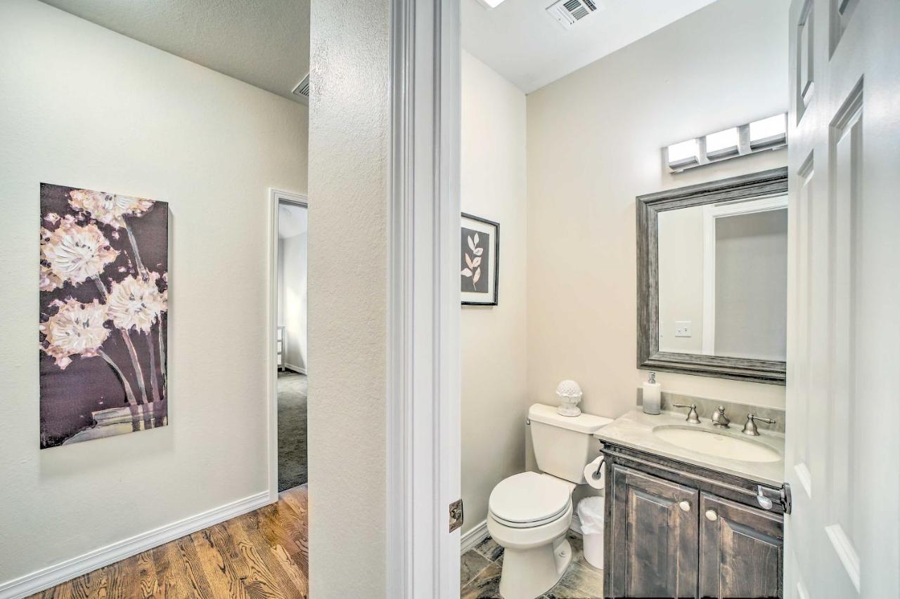 Pet-friendly Escape With Private Hot Tub! Holiday home Tulsa
