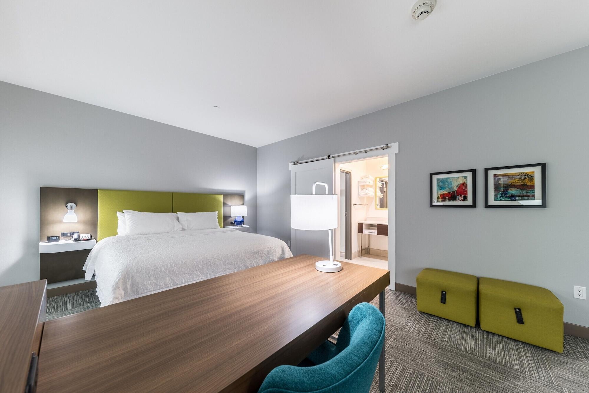 Hampton & Tulsa-woodland Hills Hotel 3*