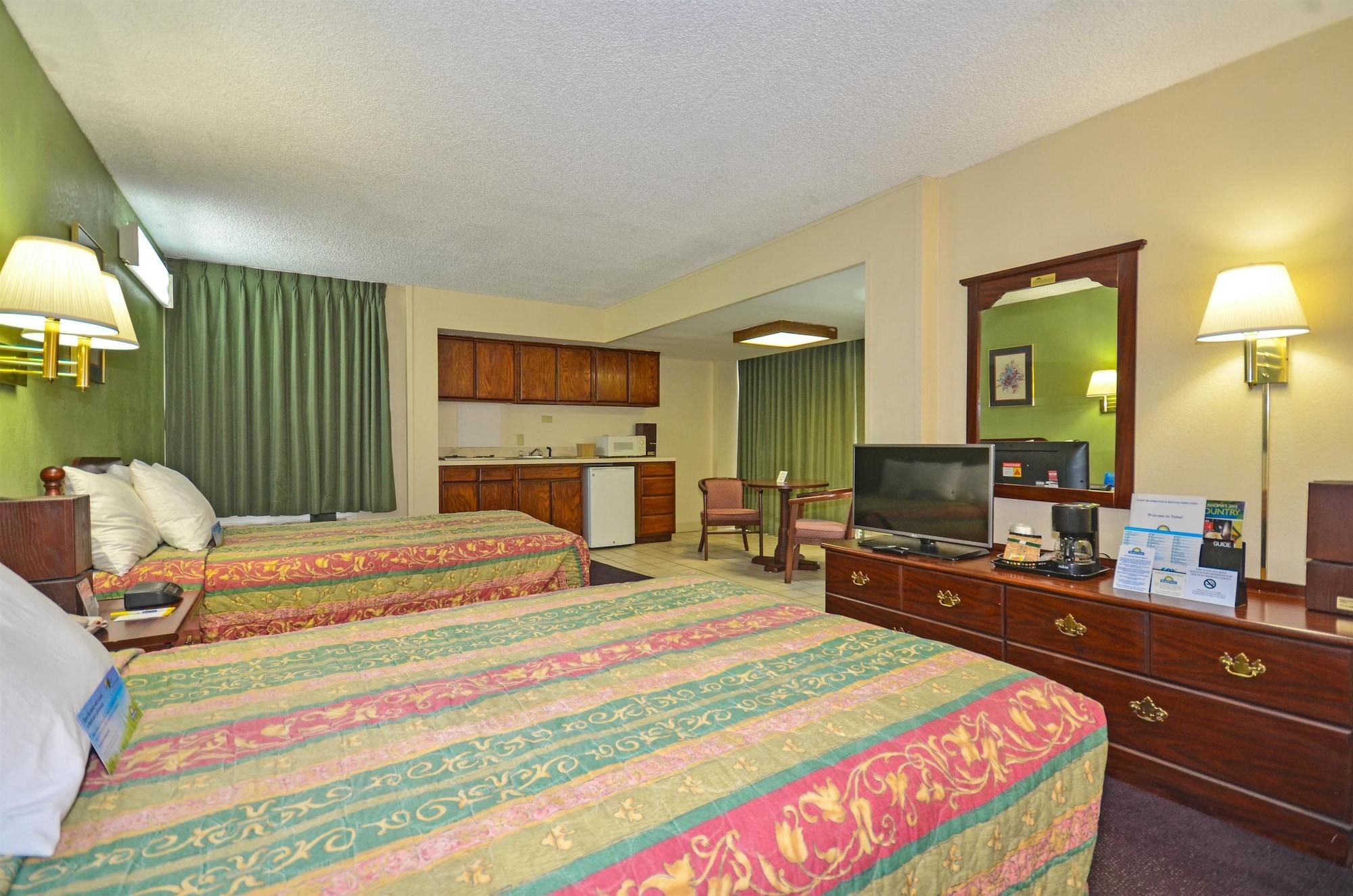 Days By Wyndham Southern Hills/oru Hotel