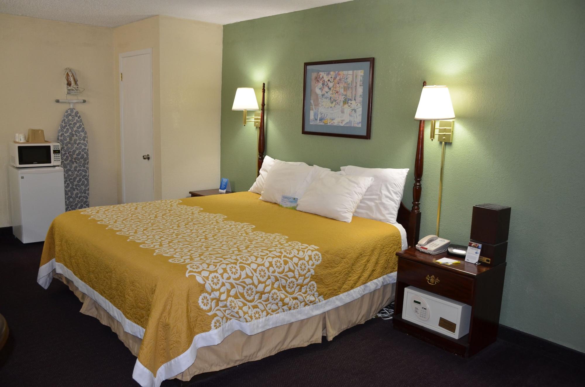 Hotel Days By Wyndham Southern Hills/oru Tulsa