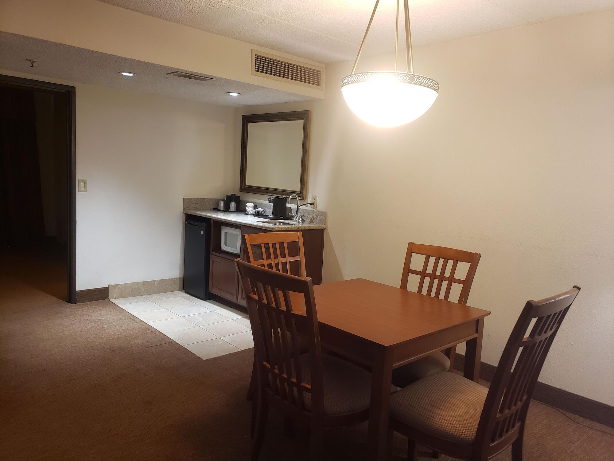 Square Central, I-44 By Oyo Hotel 3*
