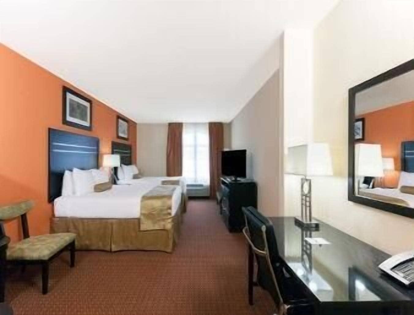 Hotel La Quinta & By Wyndham Midtown Tulsa