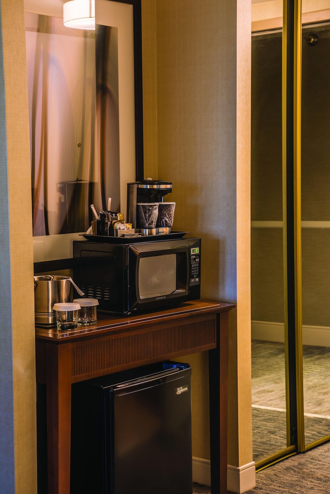 Doubletree By Hilton At Warren Place 3*