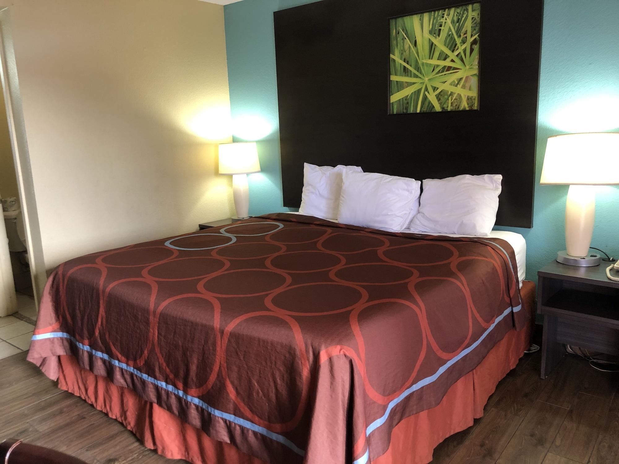 Hotel Super 8 By Wyndham 2*