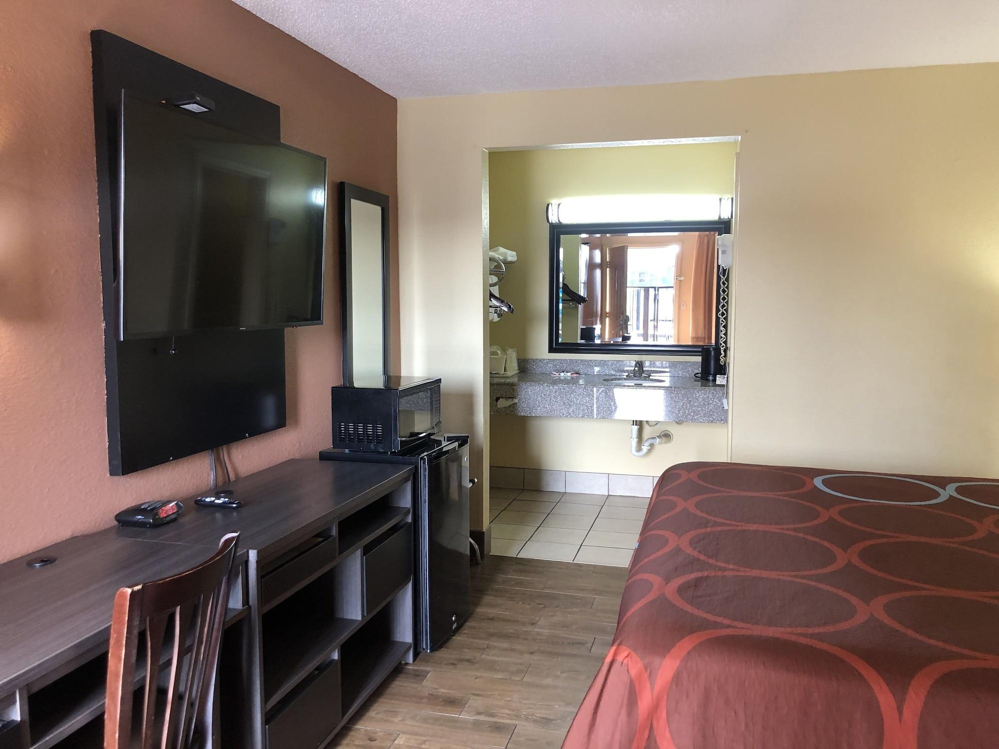 Super 8 By Wyndham Hotel 2*