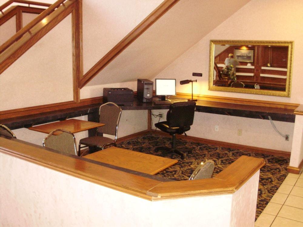 Trade Winds Motel