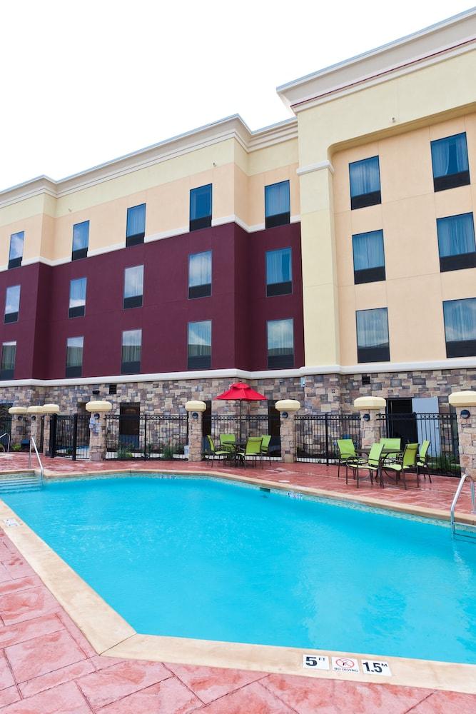 Hampton And Hotel Tulsa