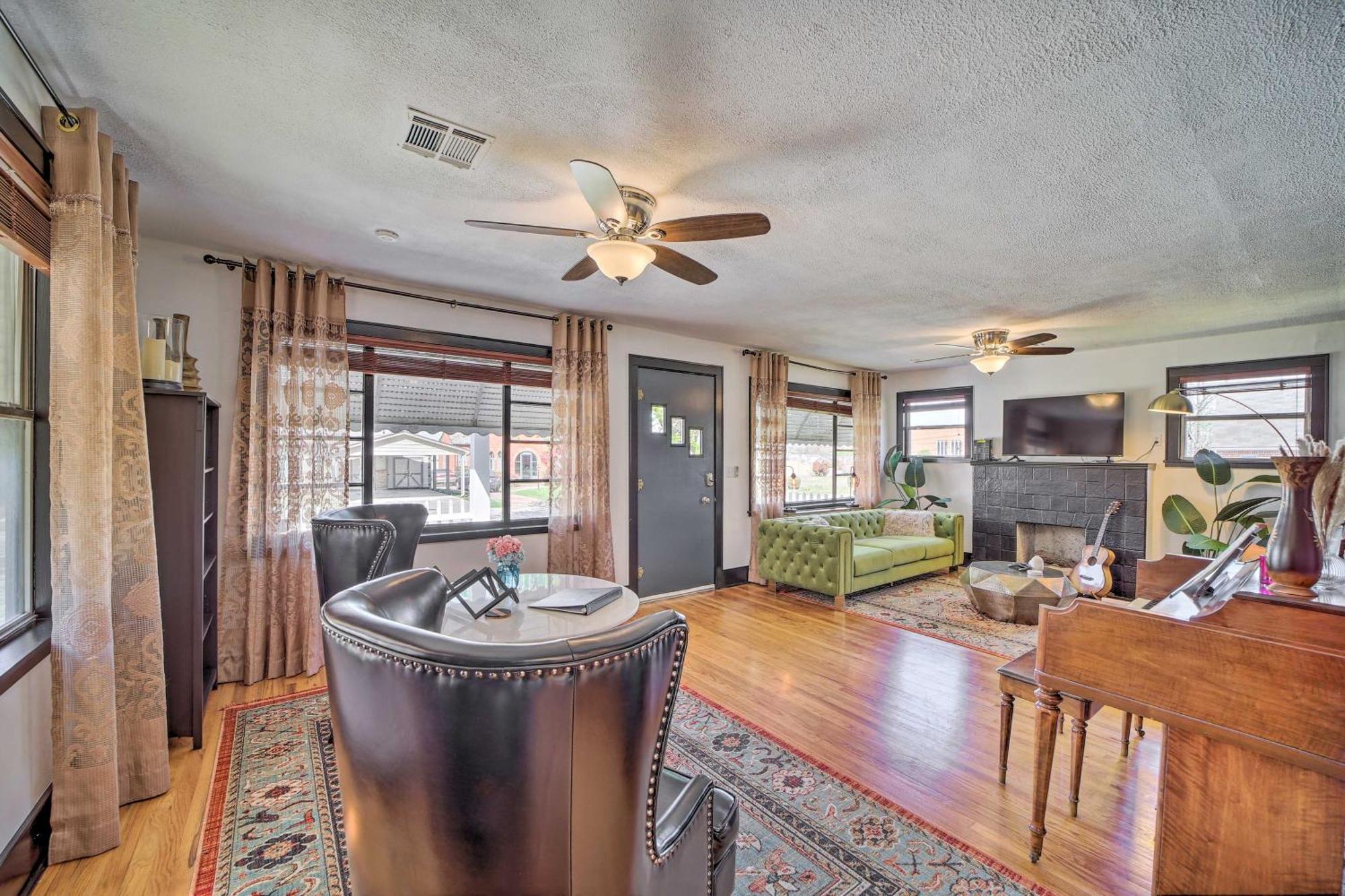 Amazing Musical Abode In Expo Square Neighborhood! *