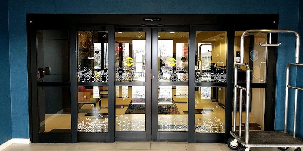 Hampton & Tulsa/tulsa Hills Hotel 3*