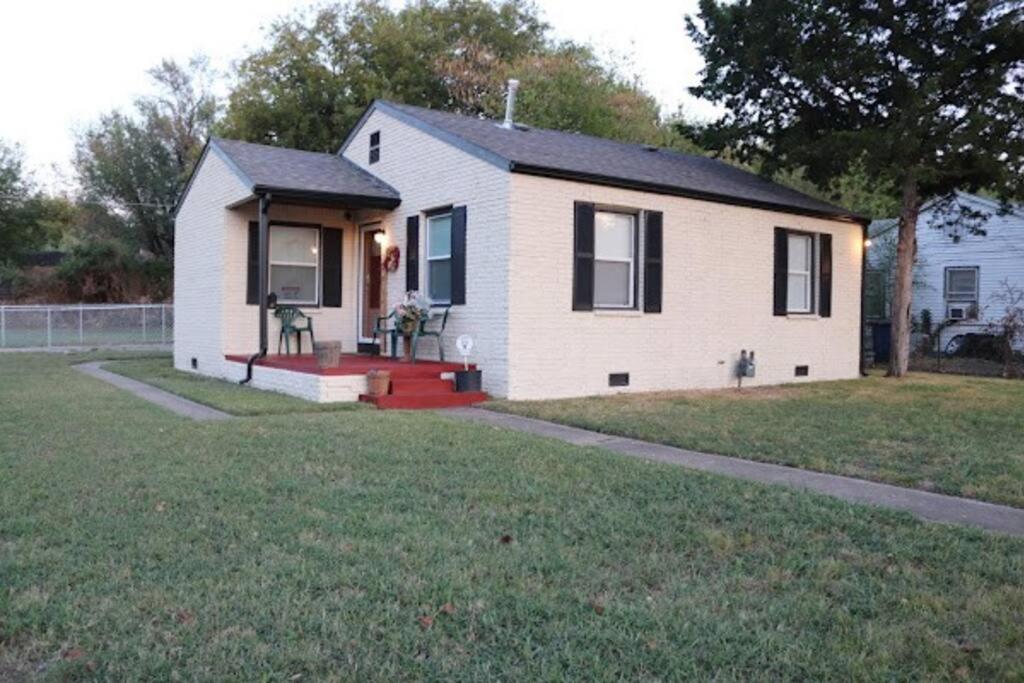 Charming 2 Bedroom Retreat Minutes From Downtown Casa de férias Tulsa