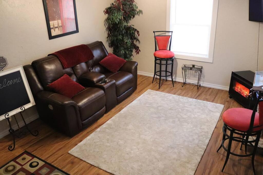 Charming 2 Bedroom Retreat Minutes From Downtown