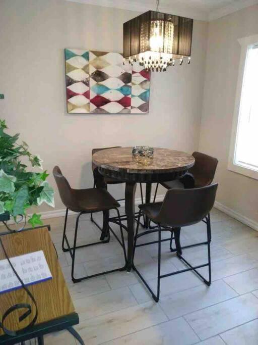 Charming 2 Bedroom Retreat Minutes From Downtown