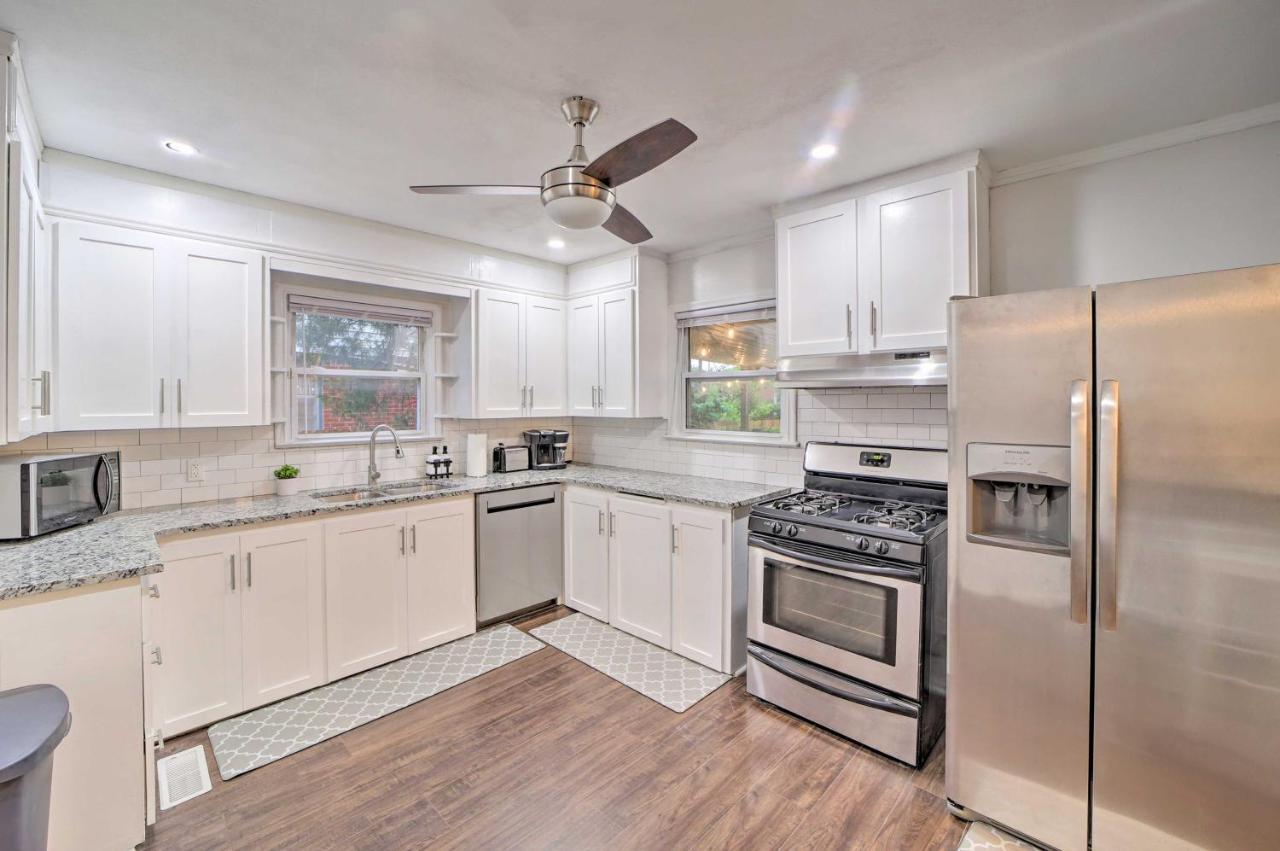 Pet-friendly Digs With Deck And Fenced Yard