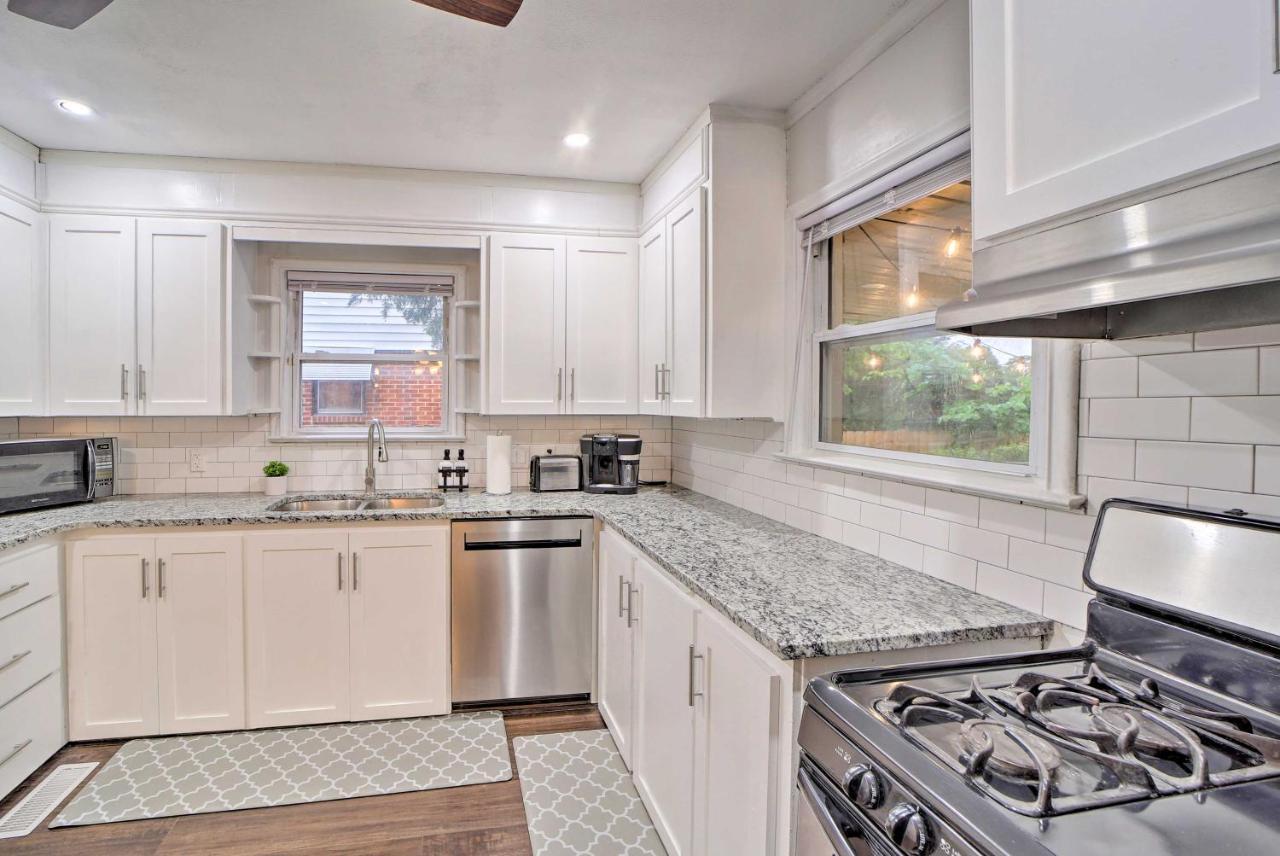 Pet-friendly Digs With Deck And Fenced Yard Holiday home