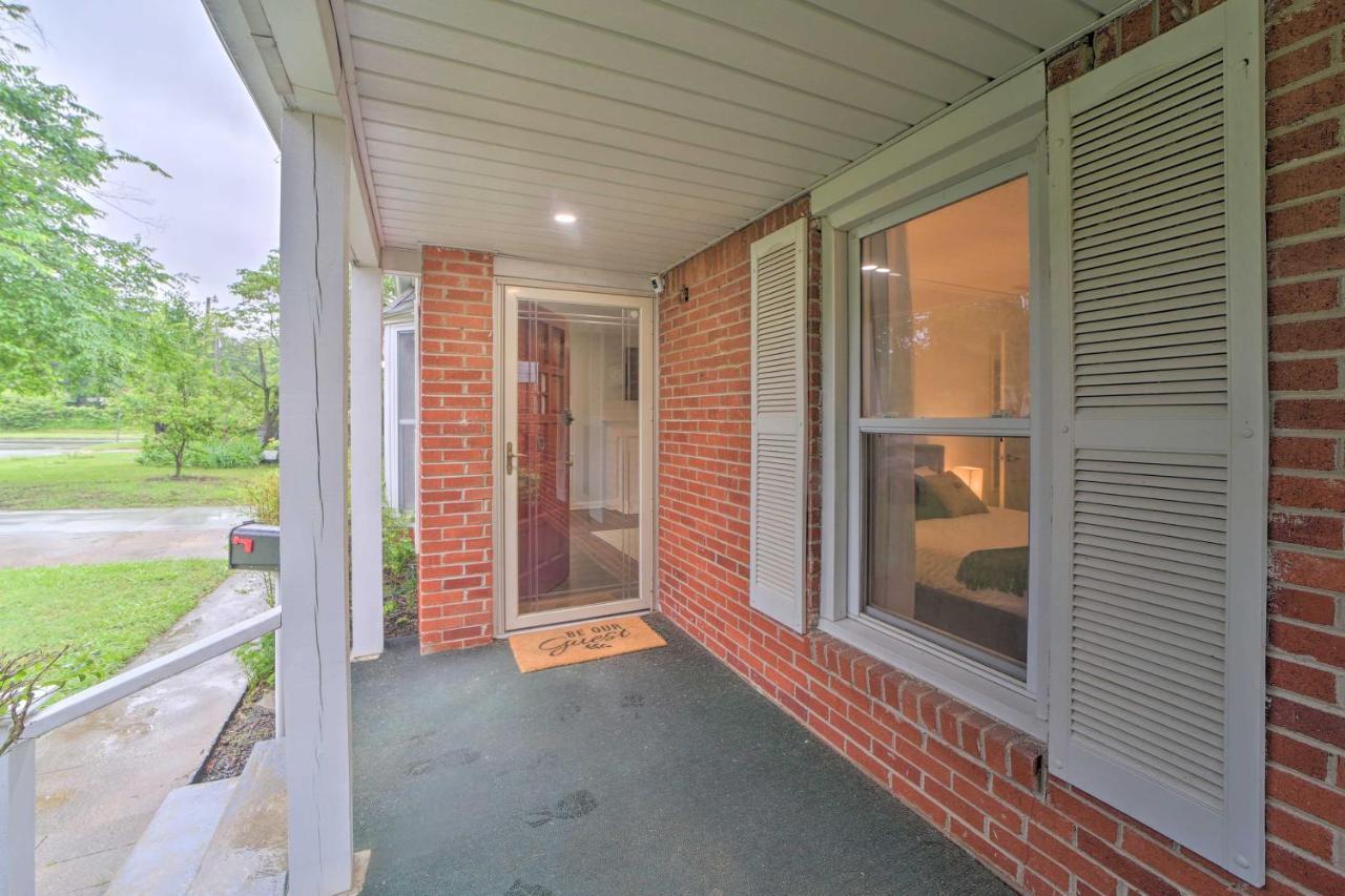 Pet-friendly Digs With Deck And Fenced Yard Holiday home Tulsa