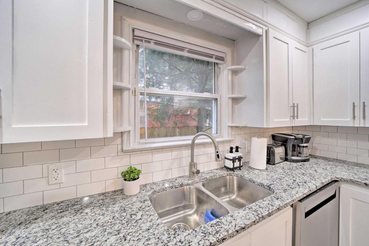 Pet-friendly Digs With Deck And Fenced Yard Holiday home