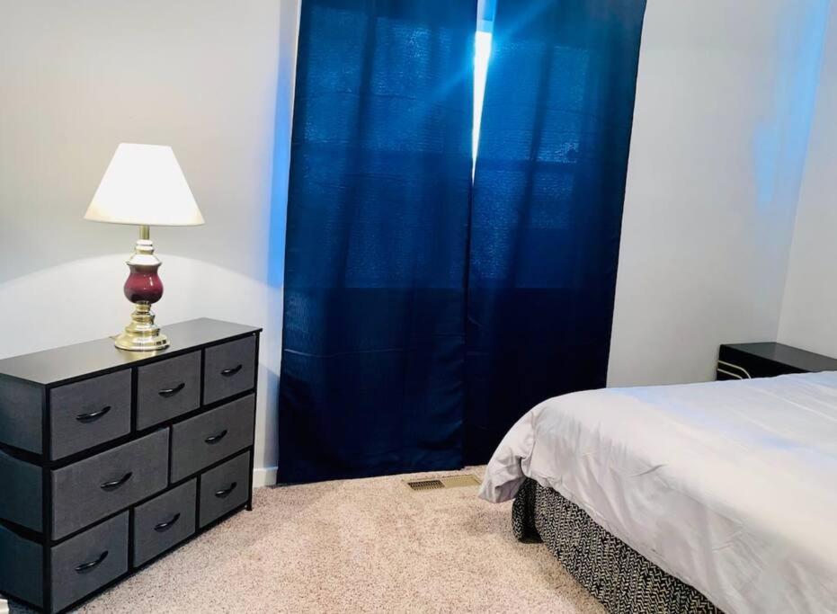Cherry Street Luxury- Shopping-dining-by Downtown And Hospitals *