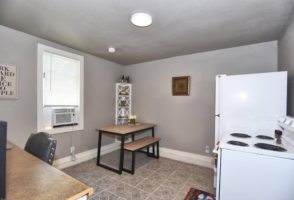 Cherry St Little House* Shop*dine* Rt 66*expo Center*bok*downtown Holiday home