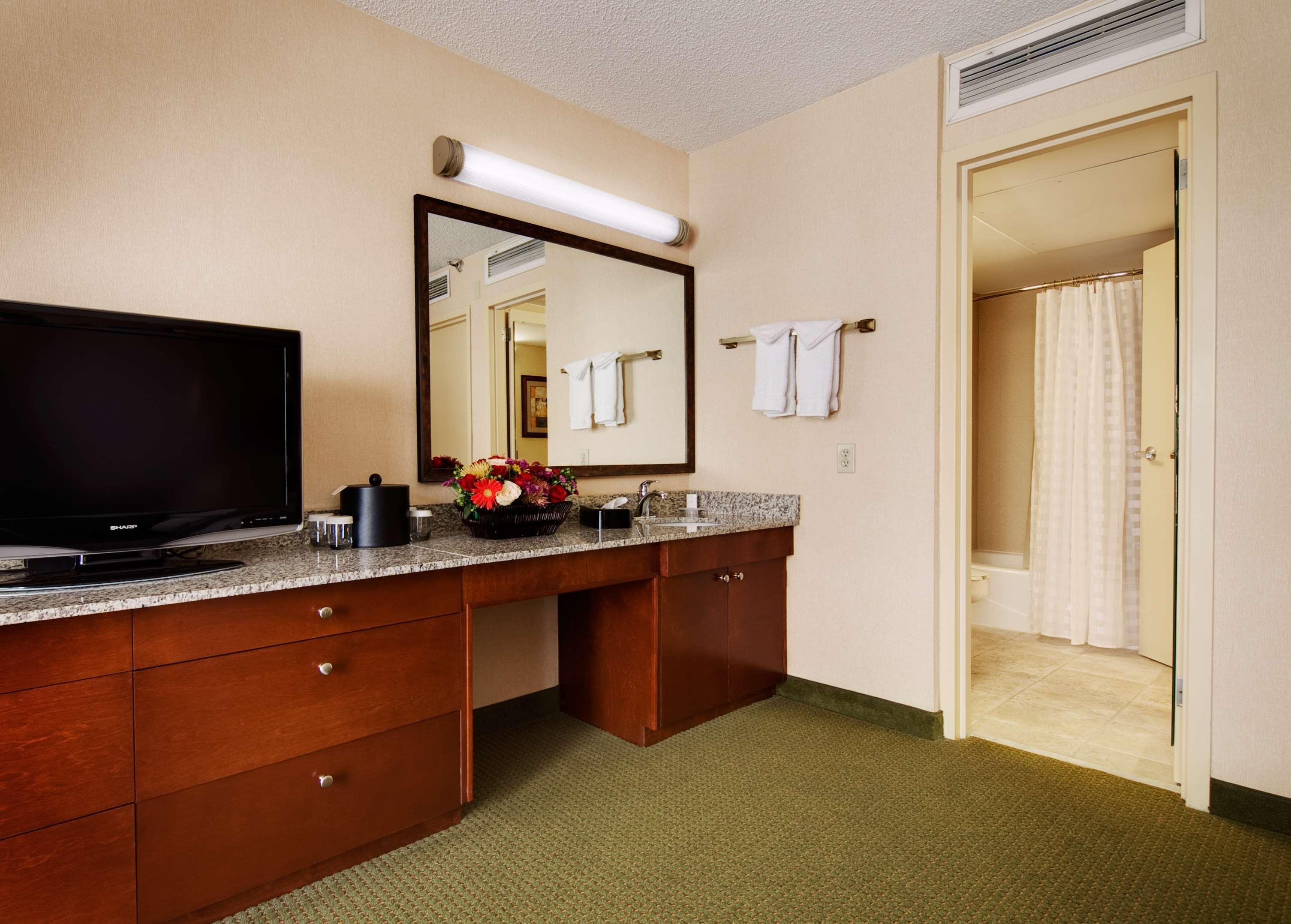 Hotel Embassy By Hilton I-44 3*