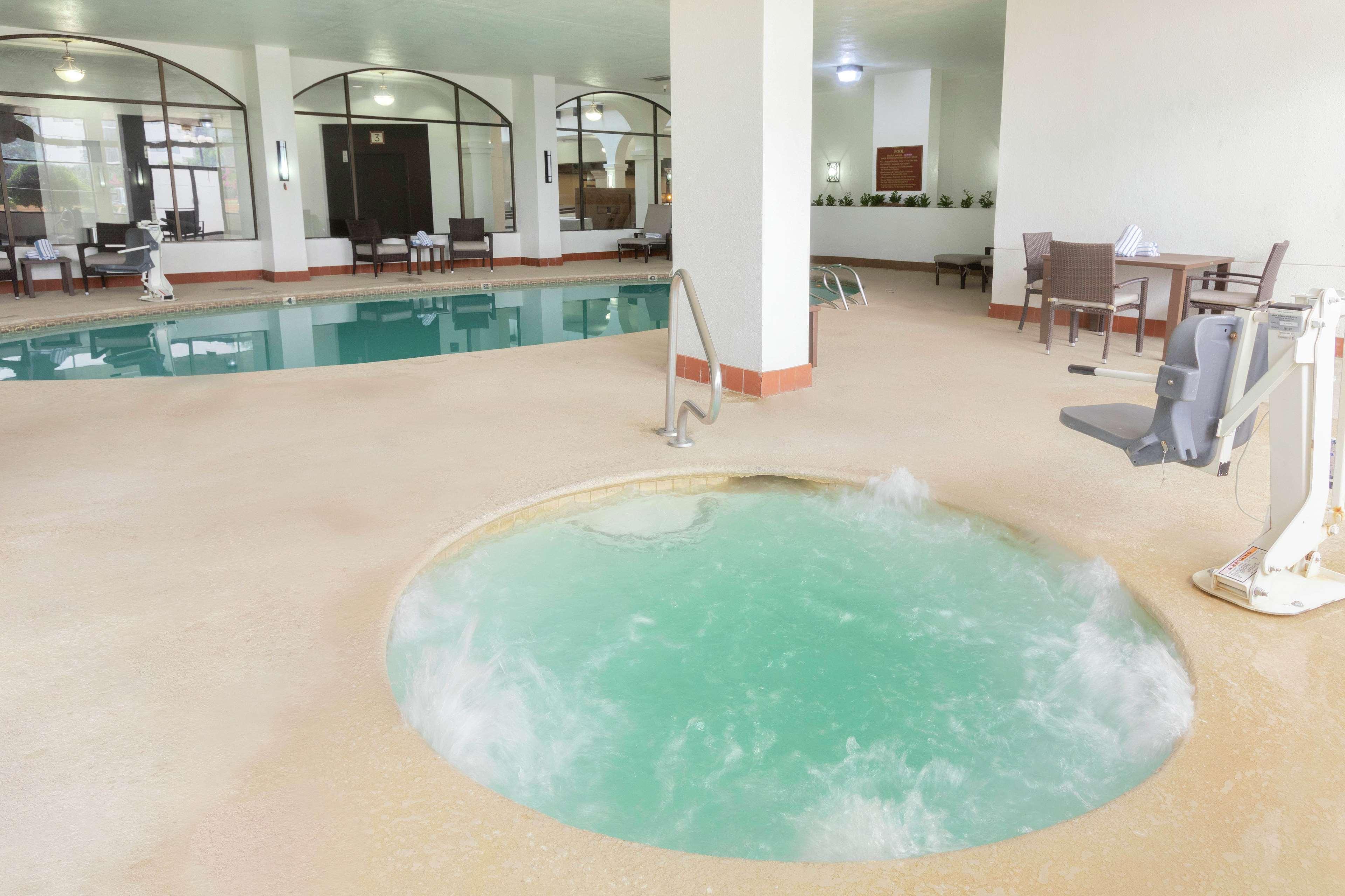 Embassy By Hilton I-44 Hotel 3*