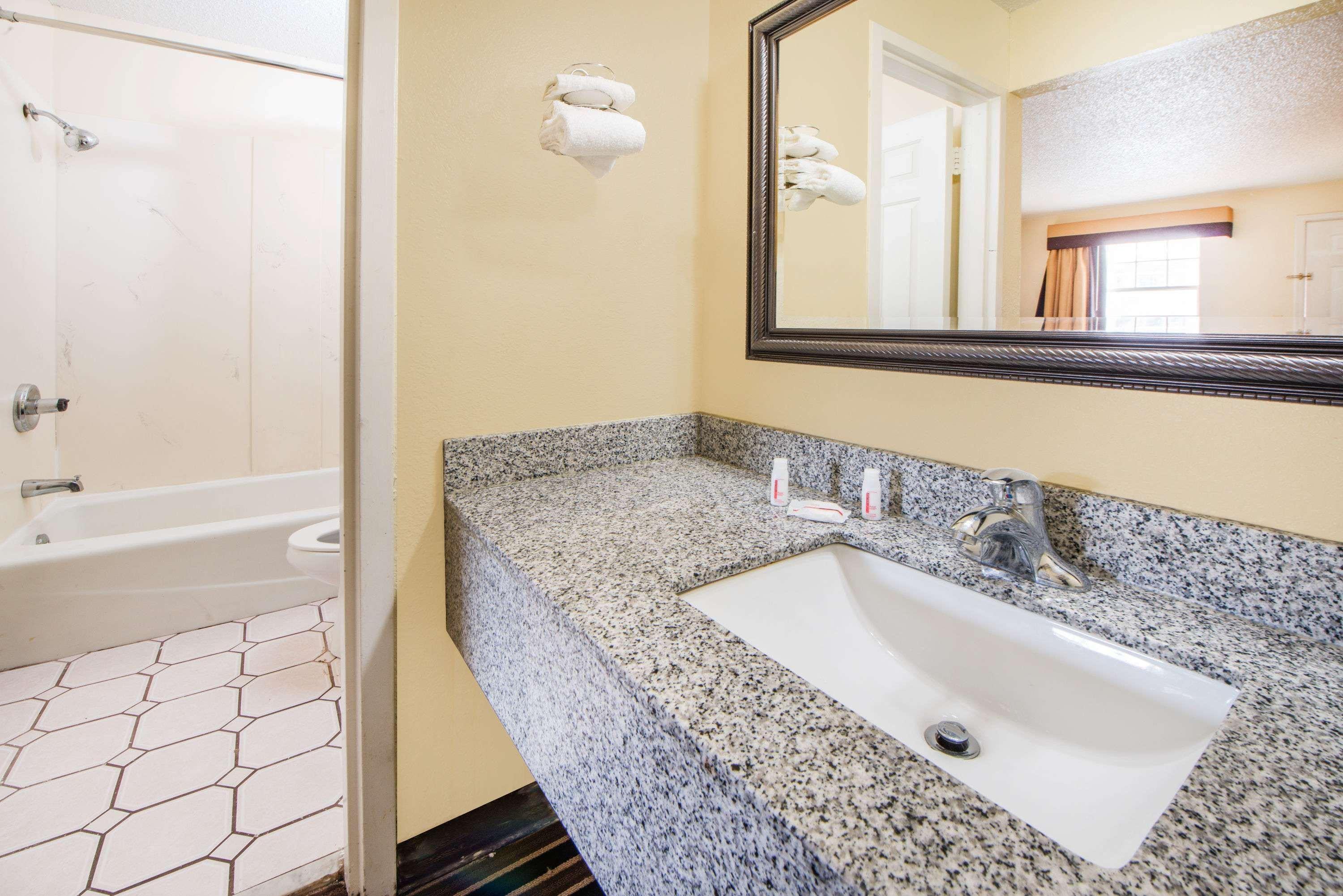 Super 8 By Wyndham Tulsa/arpt/st Fairgrounds 2*
