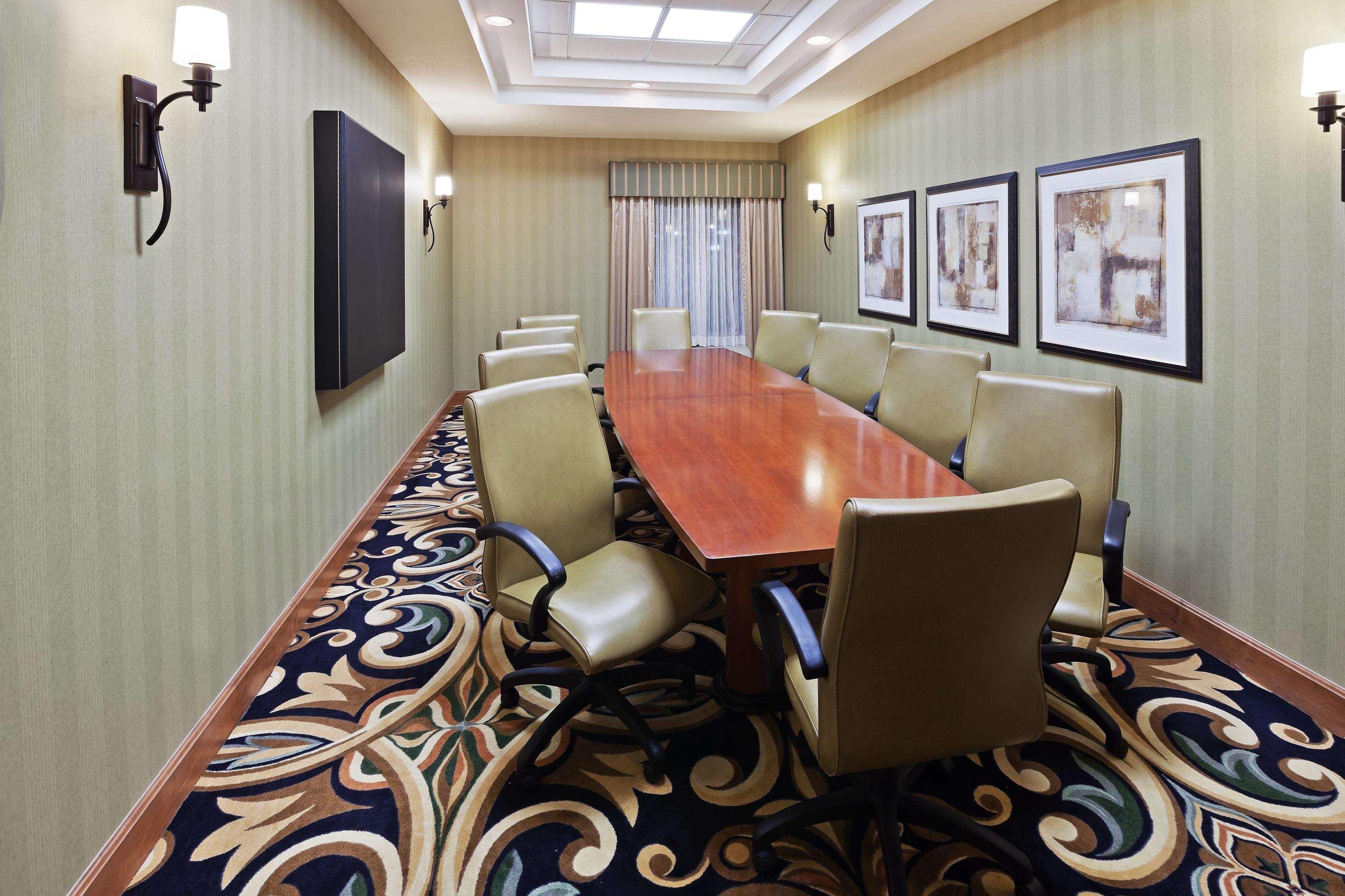 Hilton Garden South Hotel 3*