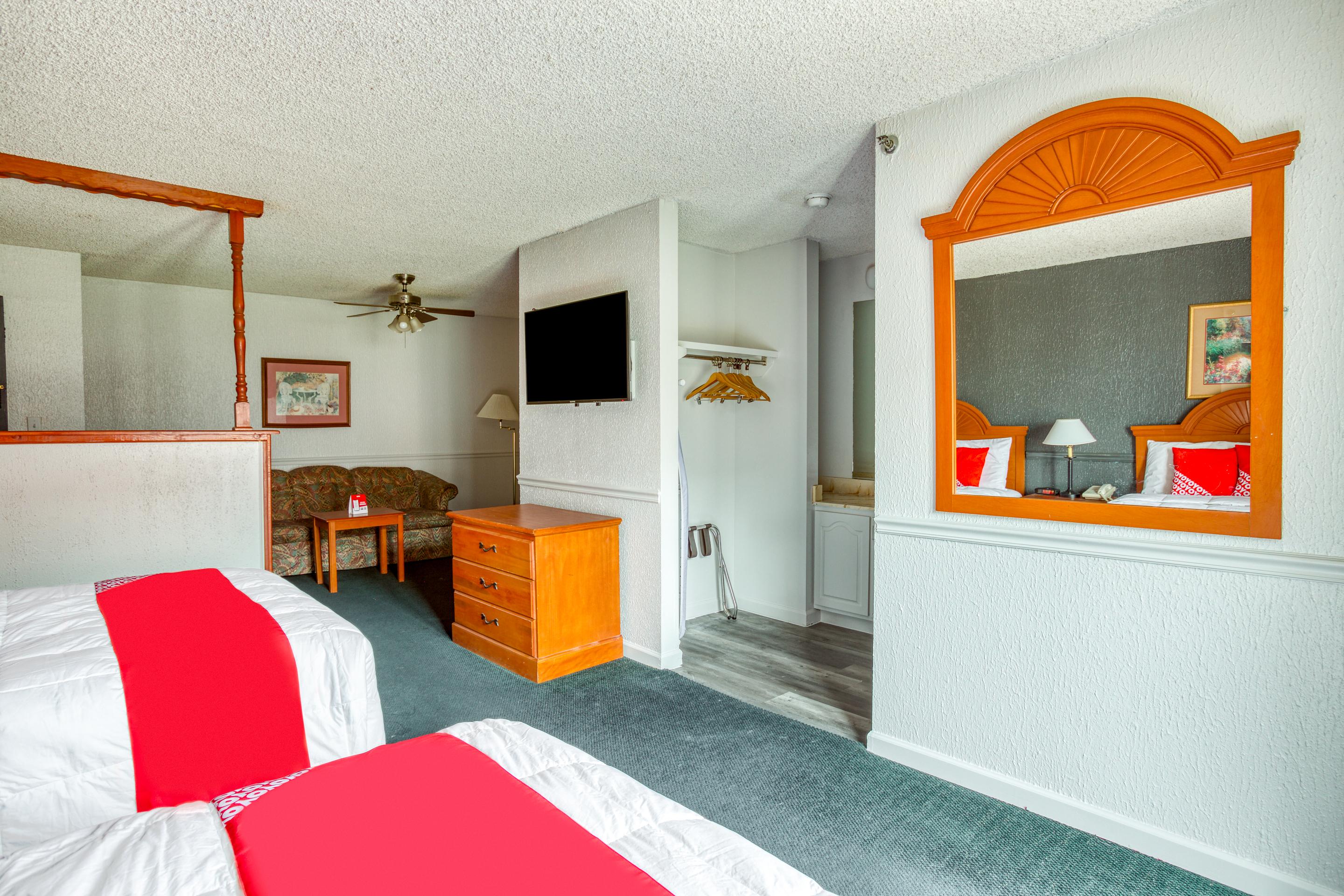 Hotel Oyo Townhouse Woodland Hills 2*