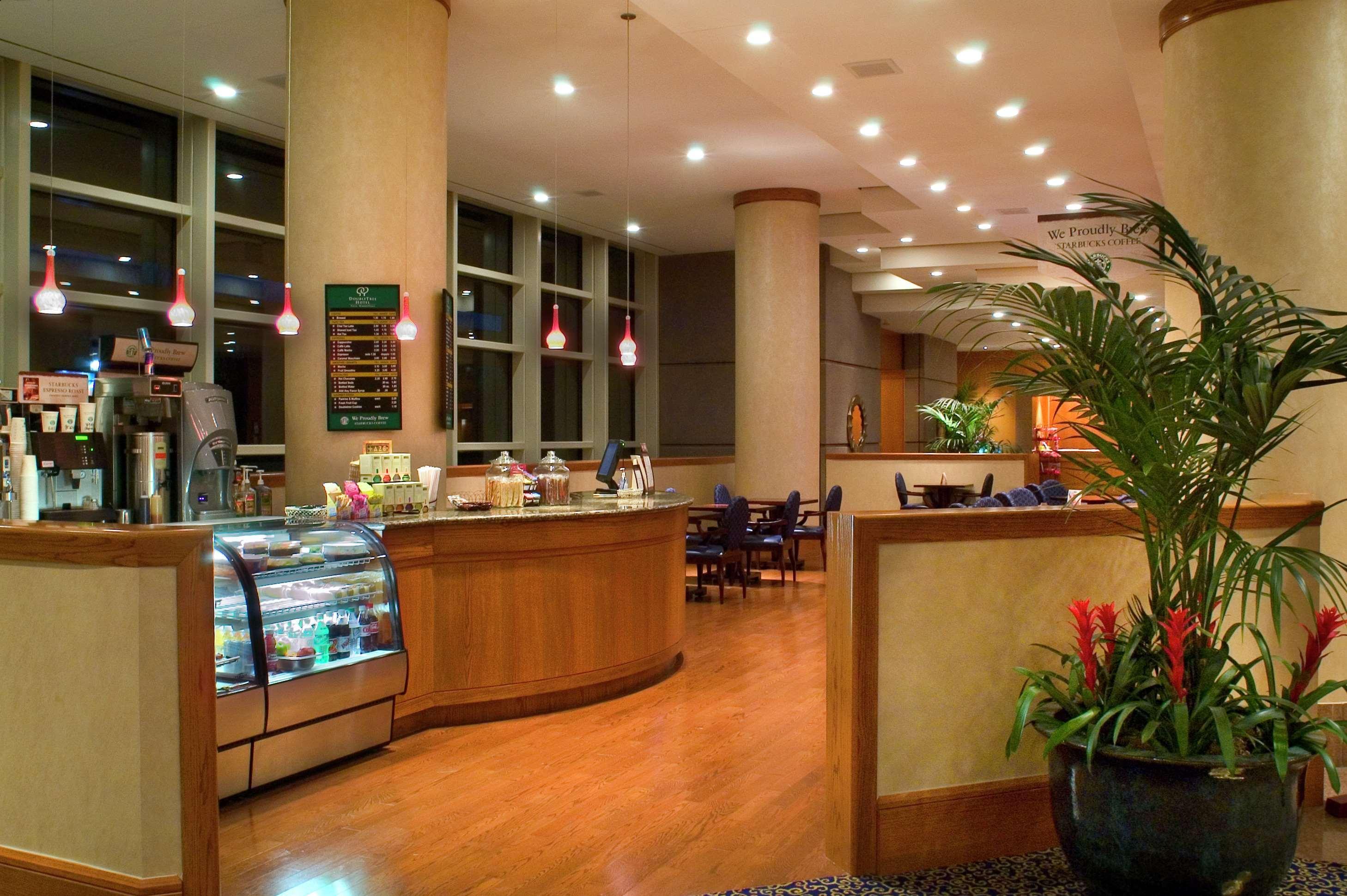 Doubletree By Hilton At Warren Place Hotel 3*