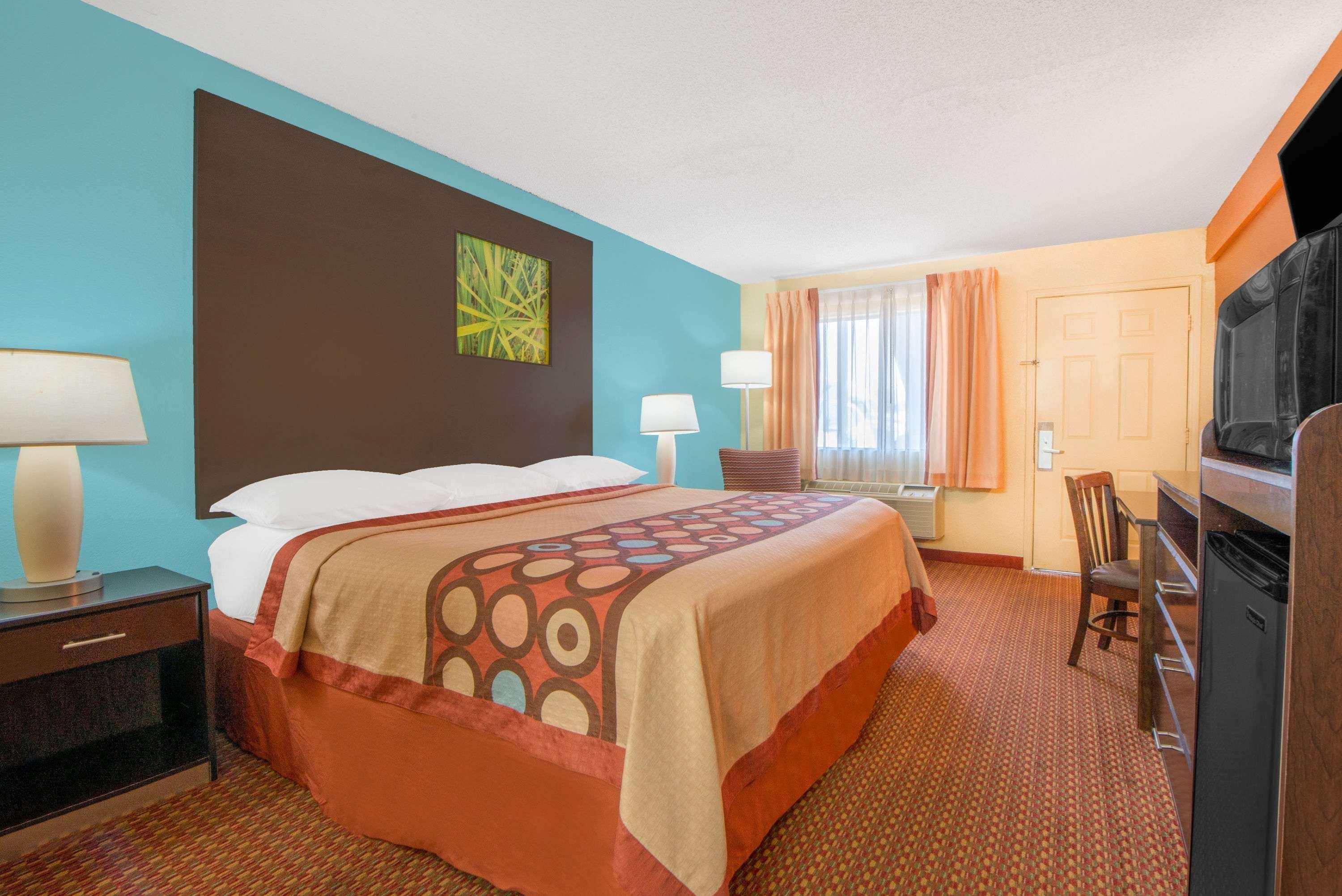 Super 8 By Wyndham Hotel 2*