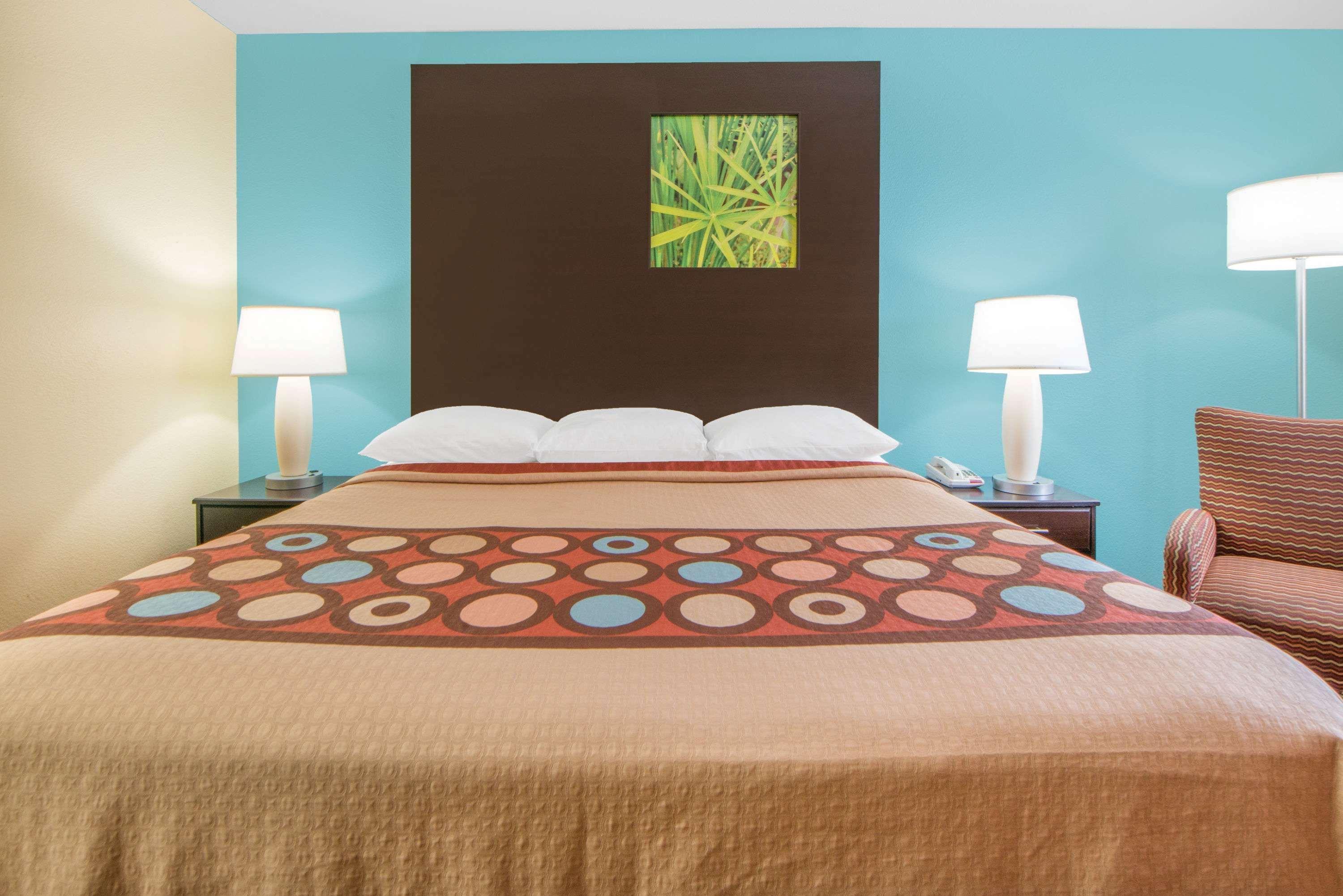 Super 8 By Wyndham Tulsa