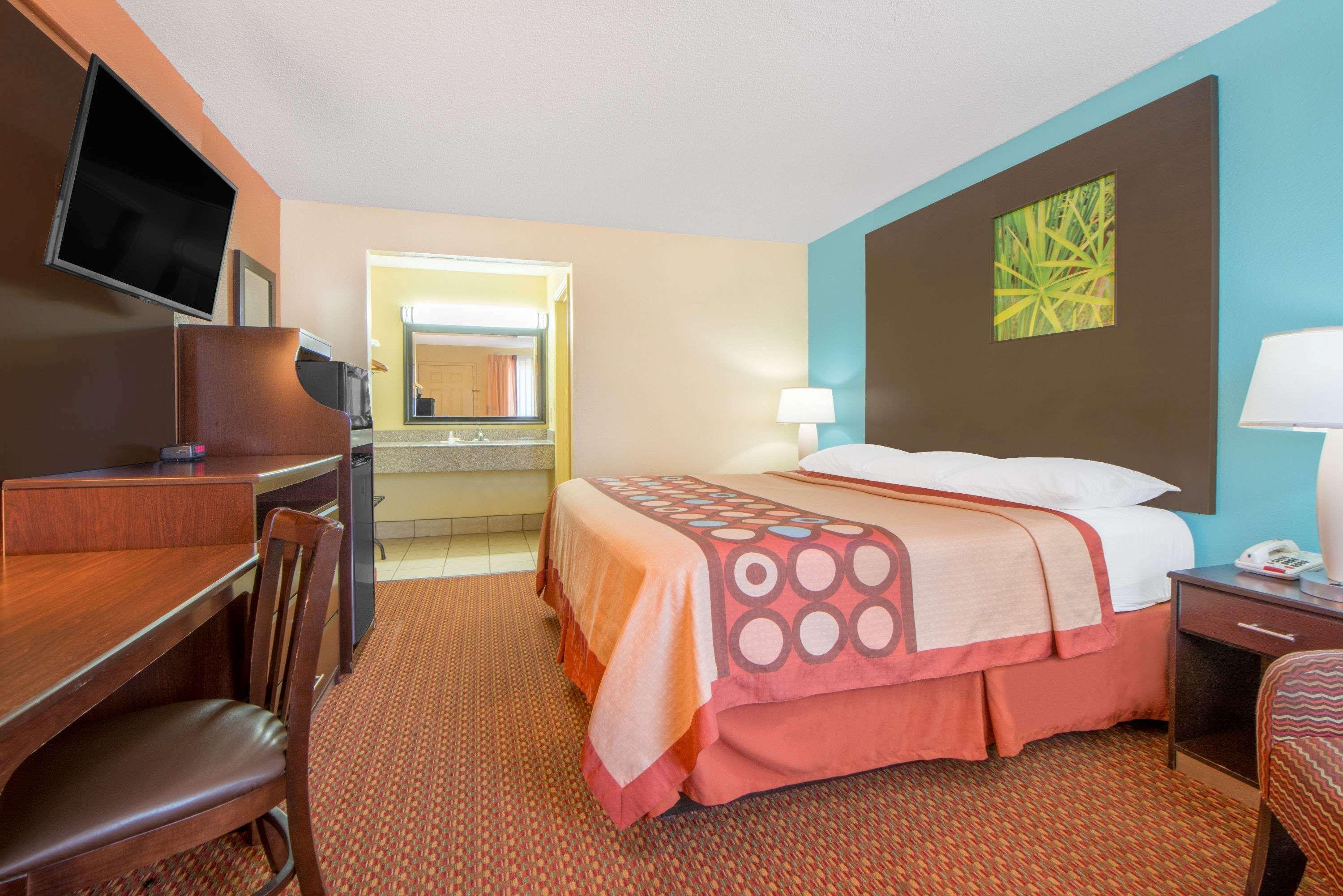 Super 8 By Wyndham Hotel 2*