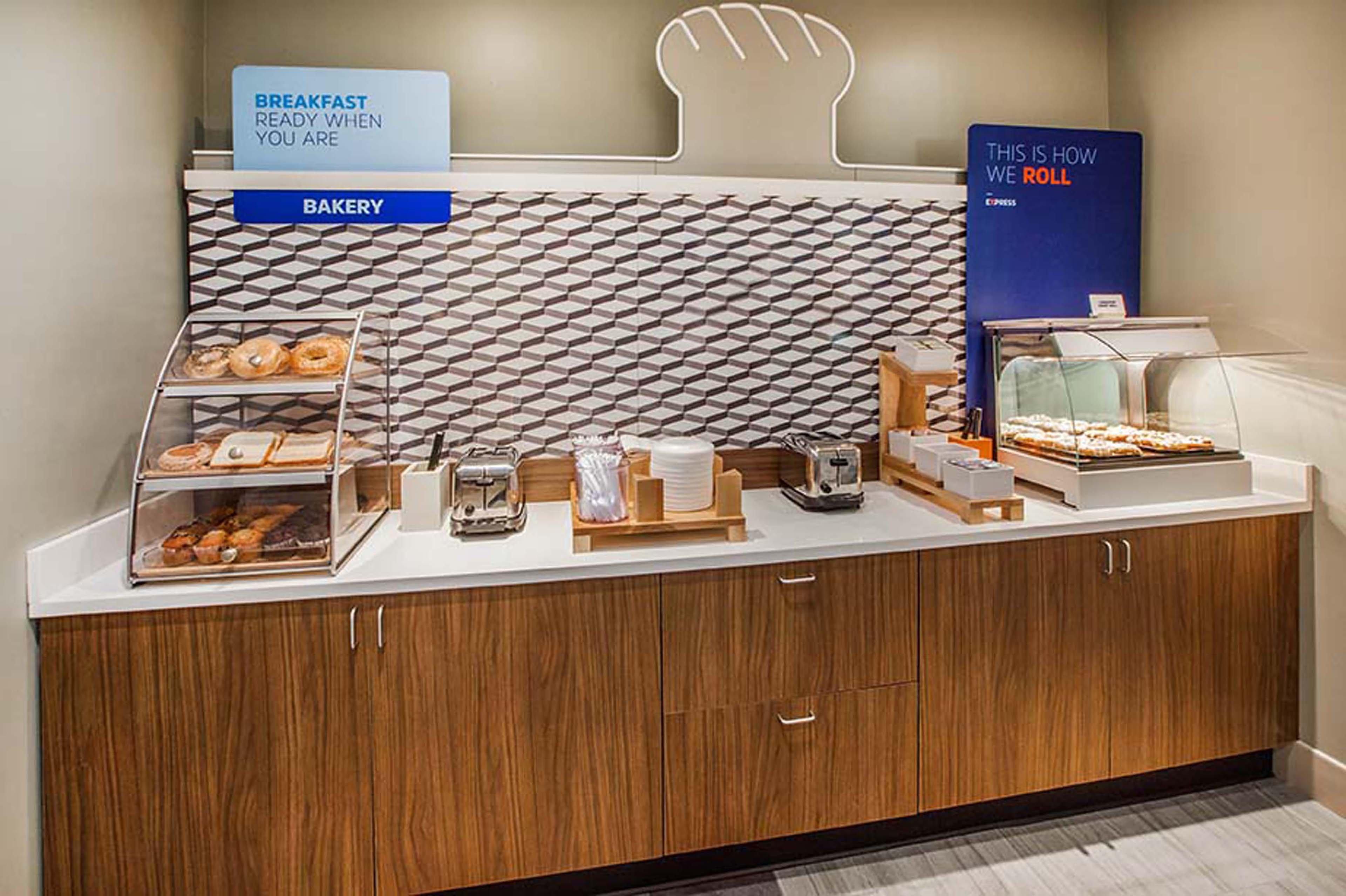 Hotel Express & Midtown By Ihg 3*