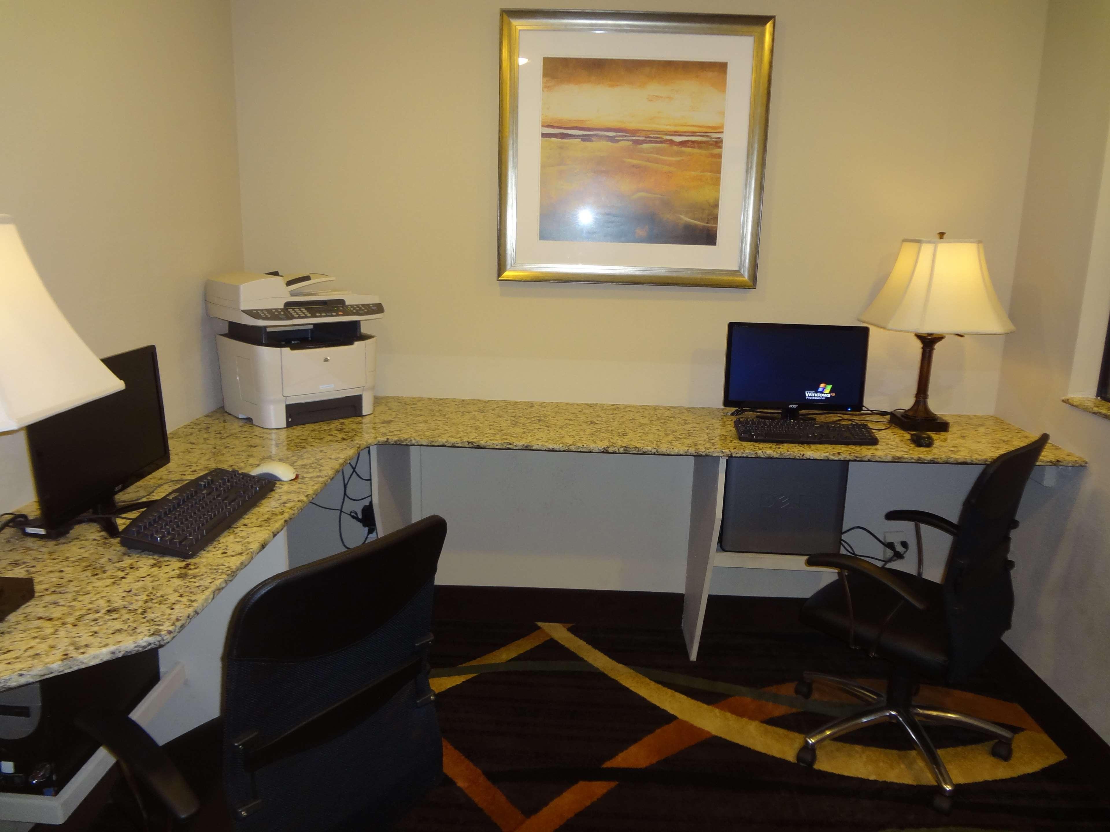 Hotel Western Woodland Hills And 3*
