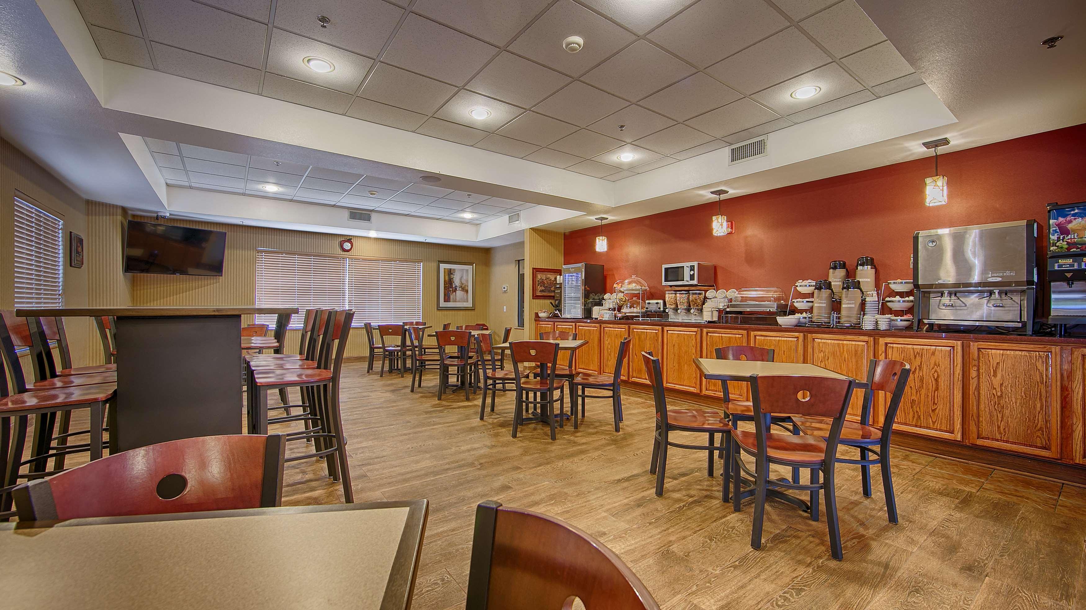 Western Woodland Hills And Hotel 3*