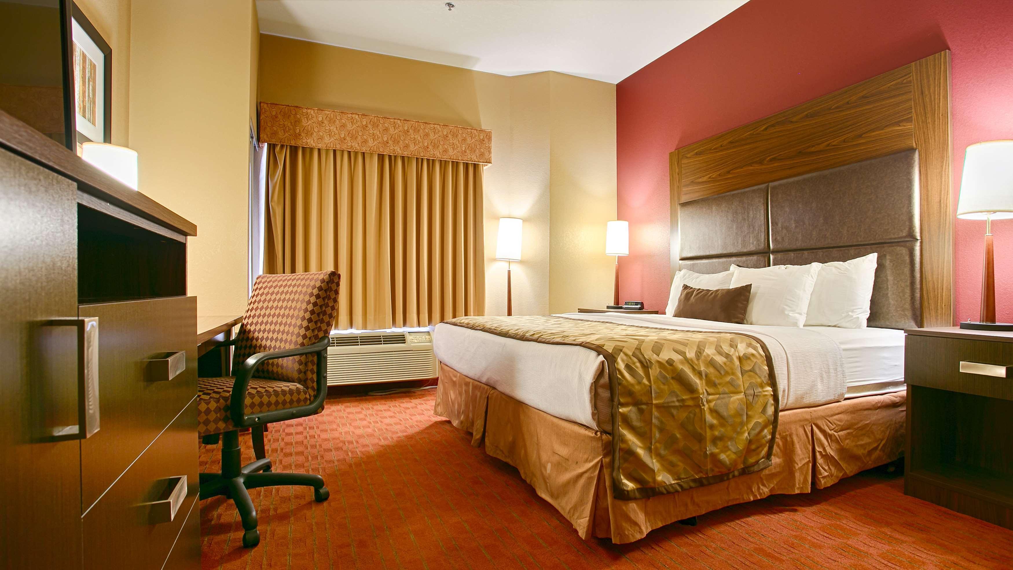 Hotel Western Woodland Hills And 3*