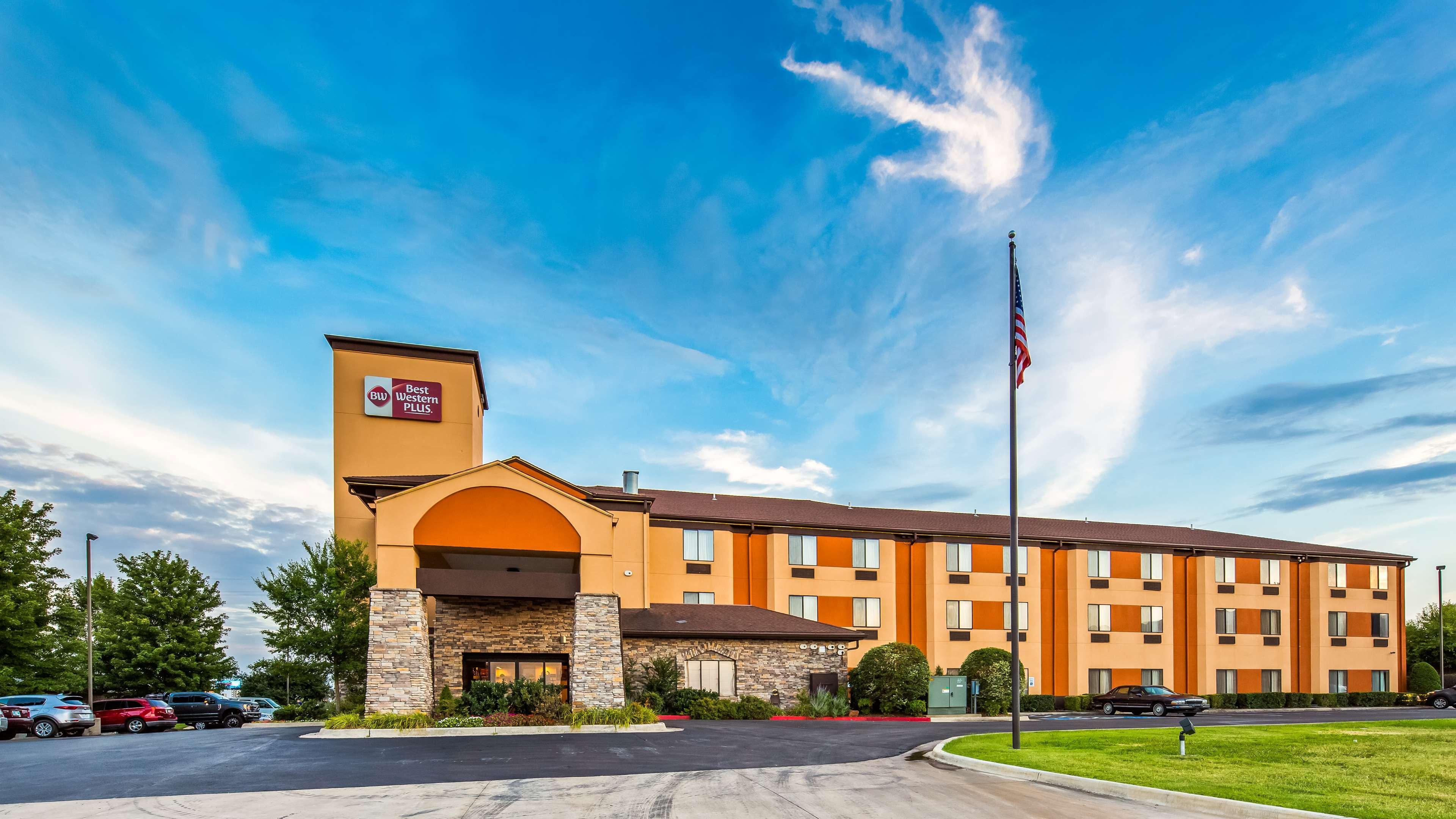 Western Woodland Hills And Hotel 3*