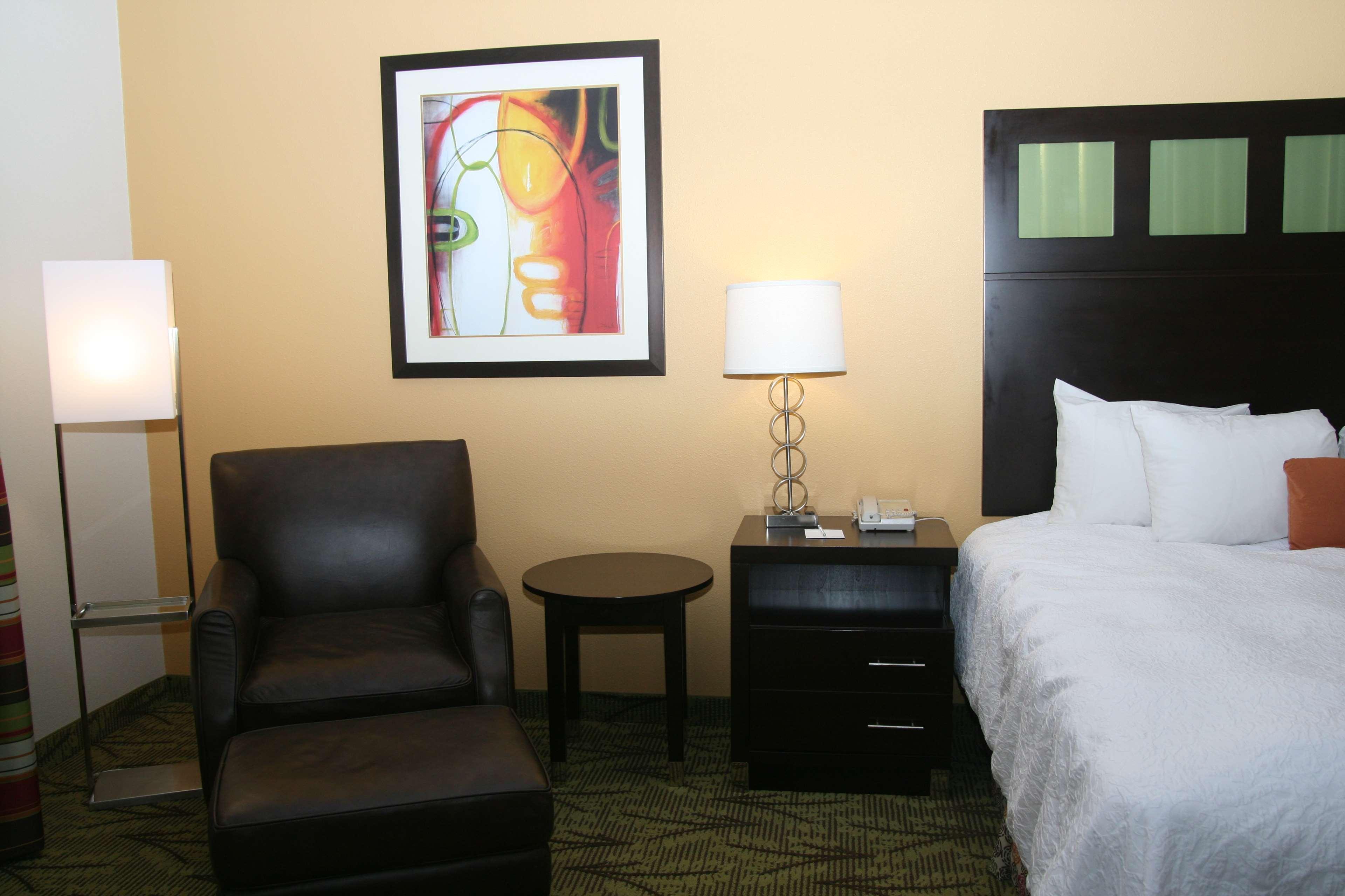 Hampton & Tulsa-woodland Hills Hotel 3*