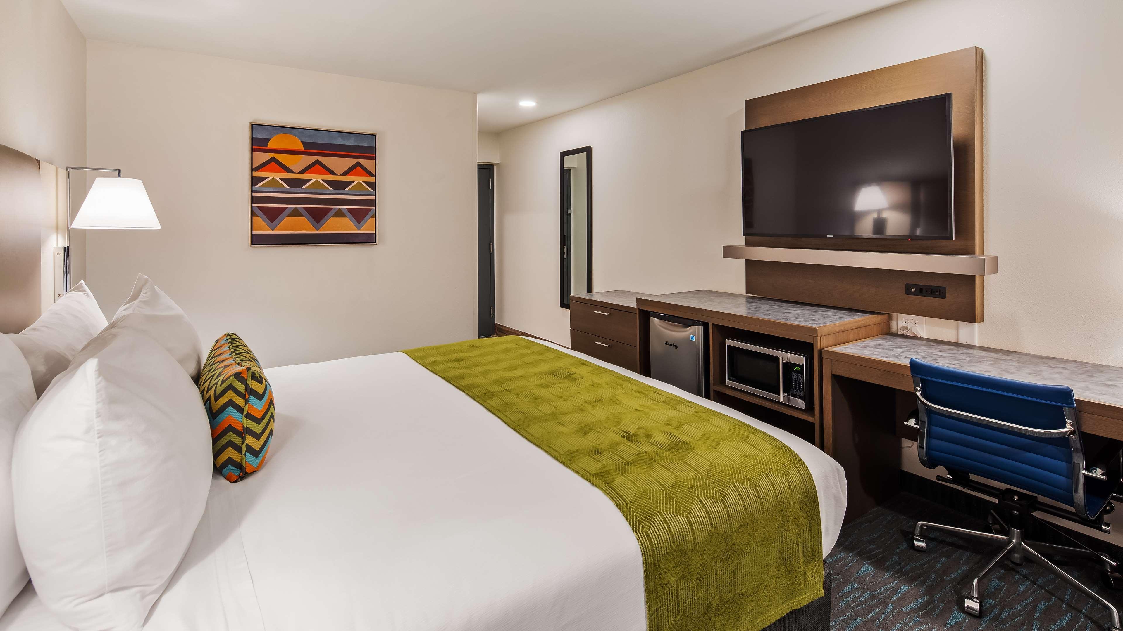 La Quinta & By Wyndham Downtown - Route 66 Hotel