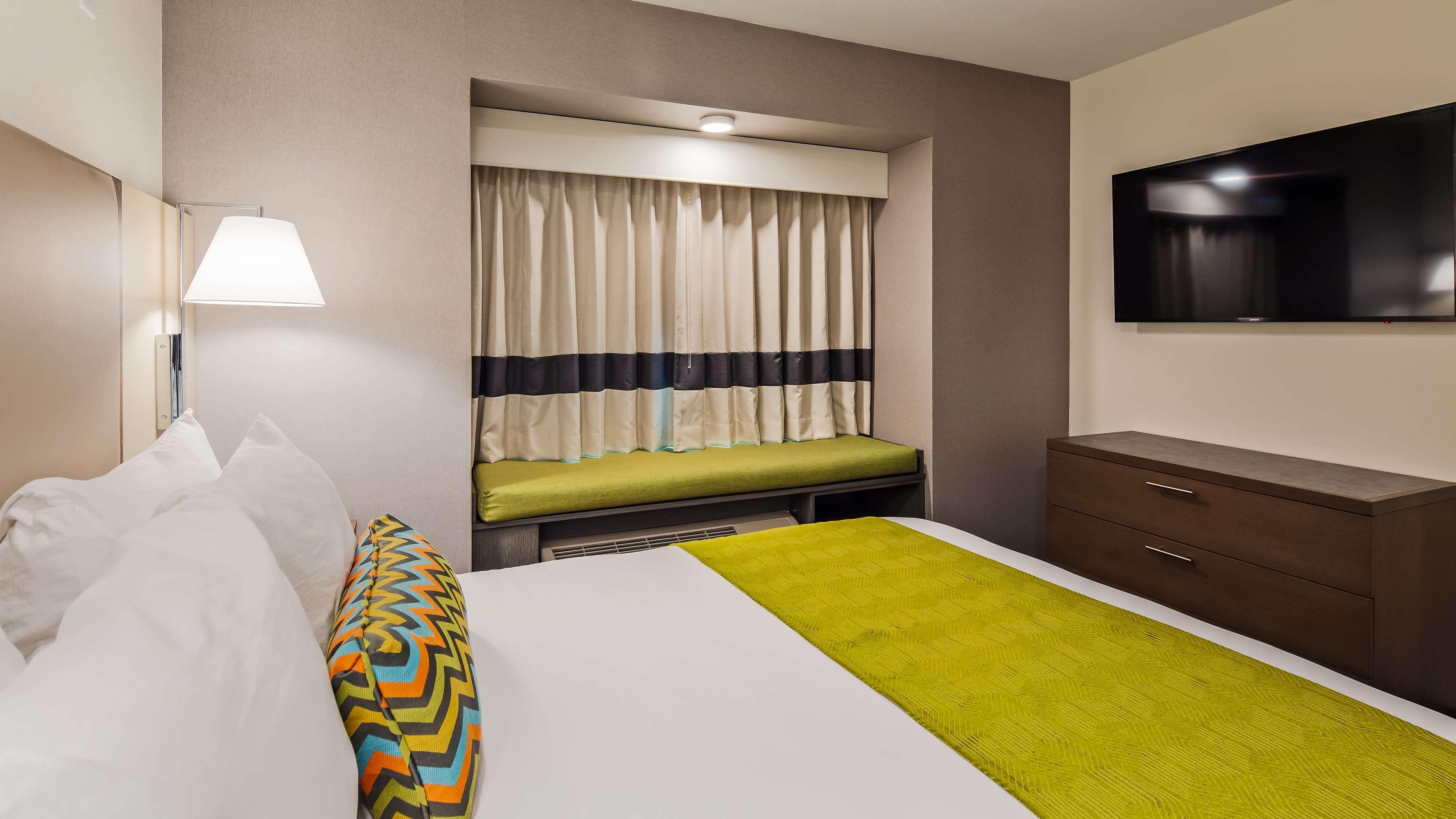 La Quinta & By Wyndham Downtown - Route 66 Hotel
