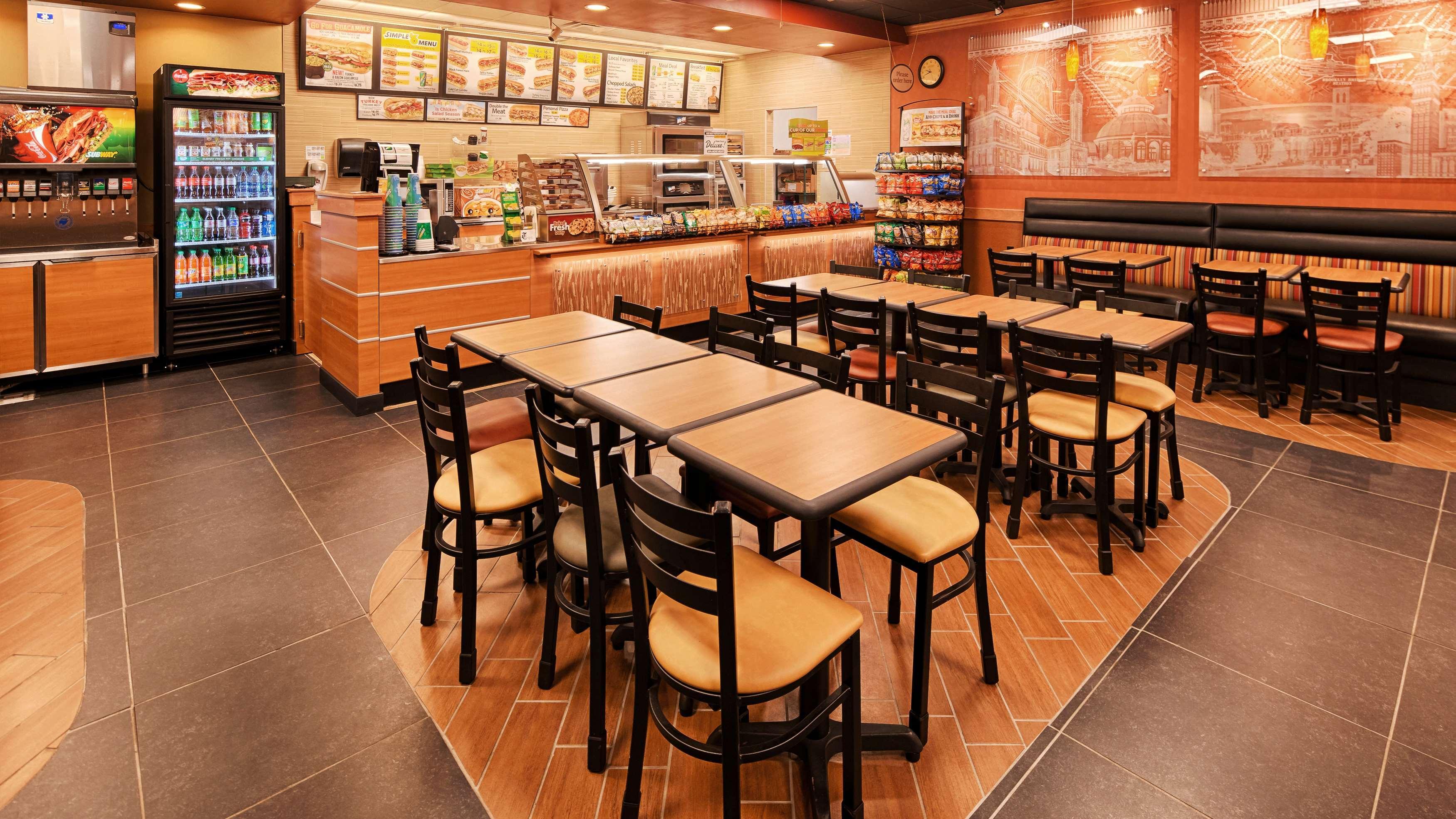 Hotel Western Airport 3*