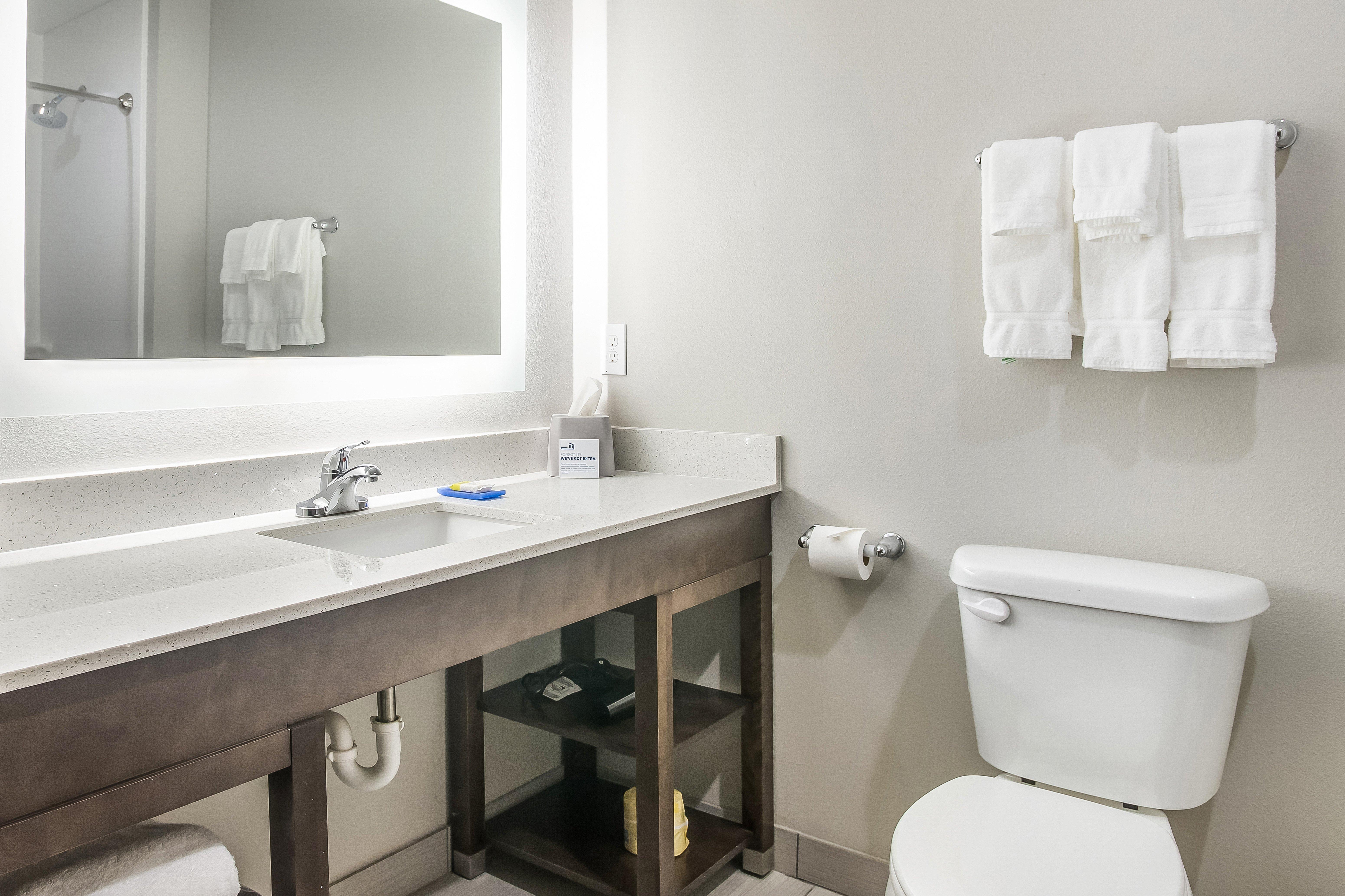 Express & East - Catoosa By Ihg Hotel