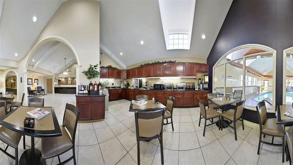Western & Hotel 3*