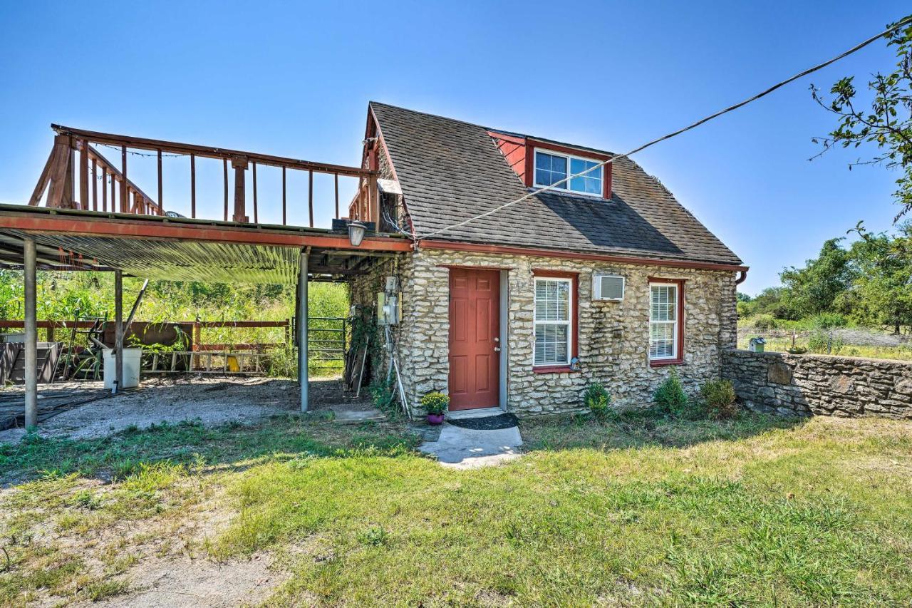 The Rockhouse With Deck On Farm! Holiday home