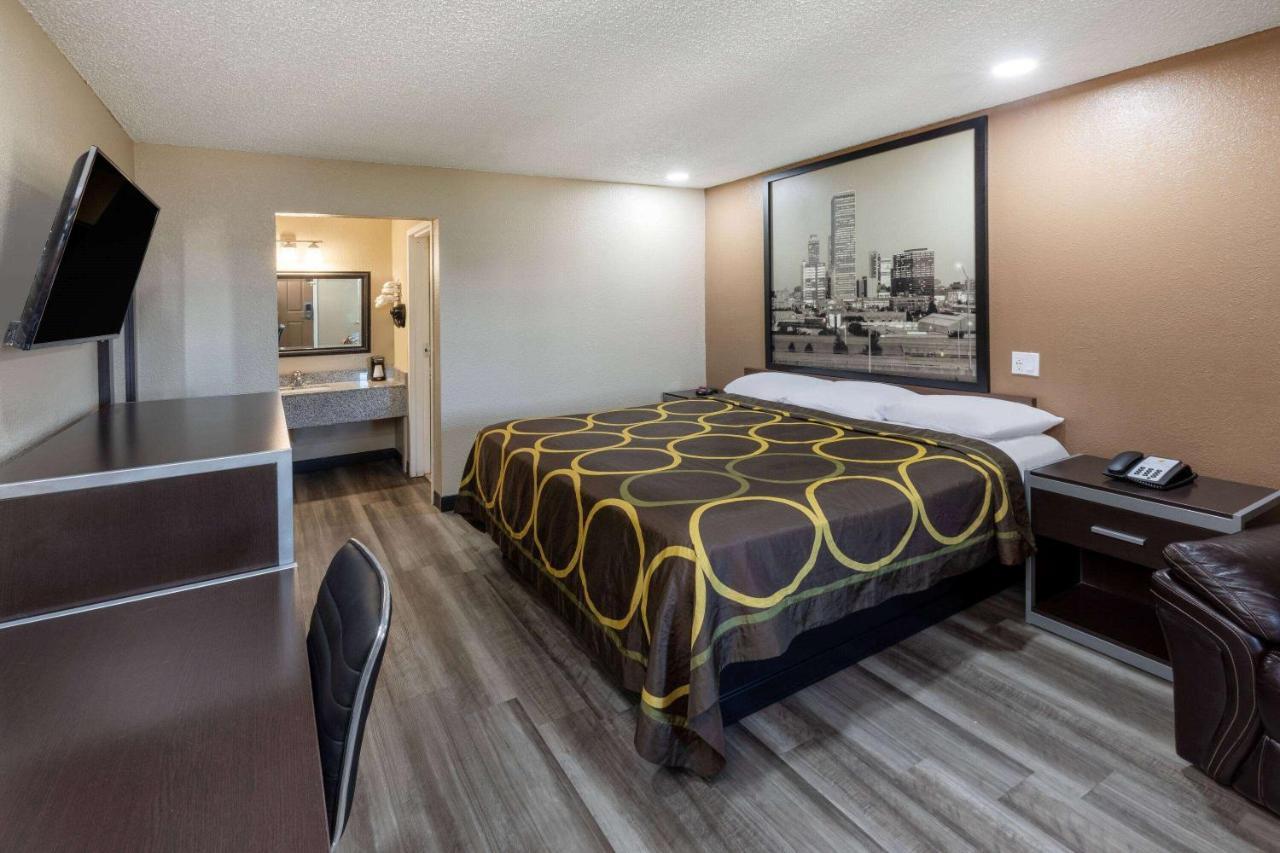 Super 8 By Wyndham Tulsa/arpt/st Fairgrounds Motel 2*