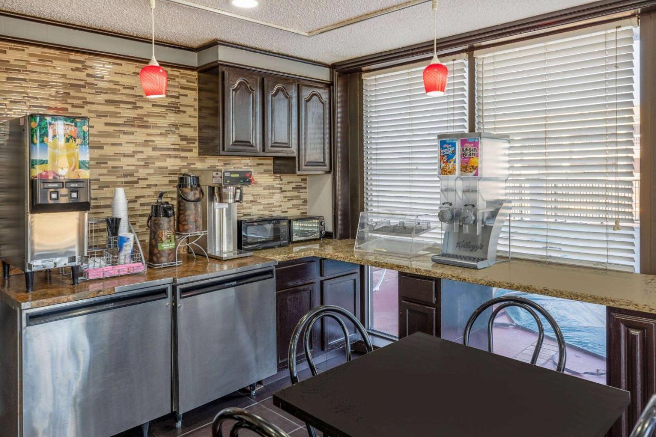 Super 8 By Wyndham Tulsa/arpt/st Fairgrounds 2*