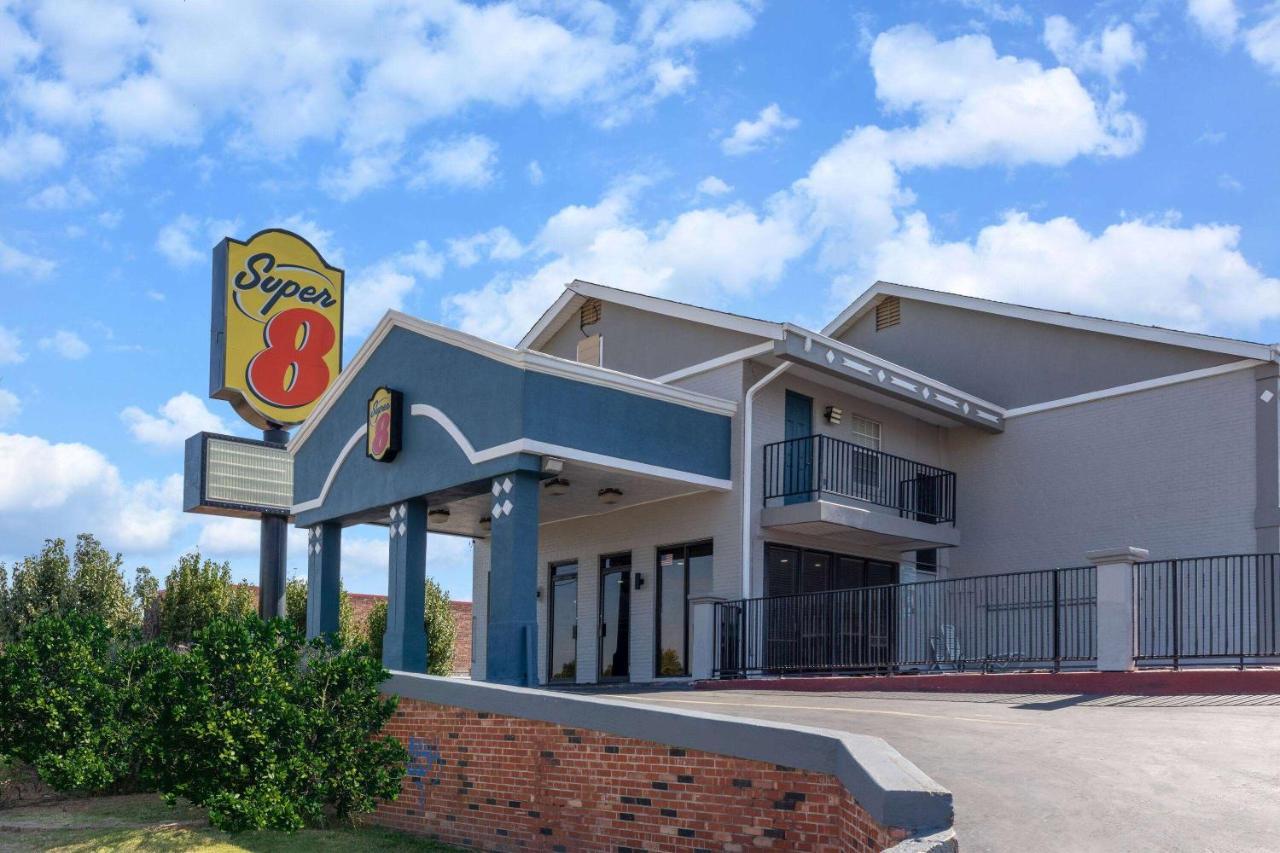 Super 8 By Wyndham Tulsa/arpt/st Fairgrounds Motel 2*